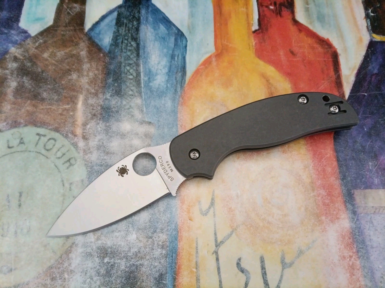 Spyderco Sage 5, Satin M390 Plain Blade, Titanium Handle w/Compression Lock Spyderco Sage 5, Satin M390 Plain Blade, Titanium Handle w/Compression Lock