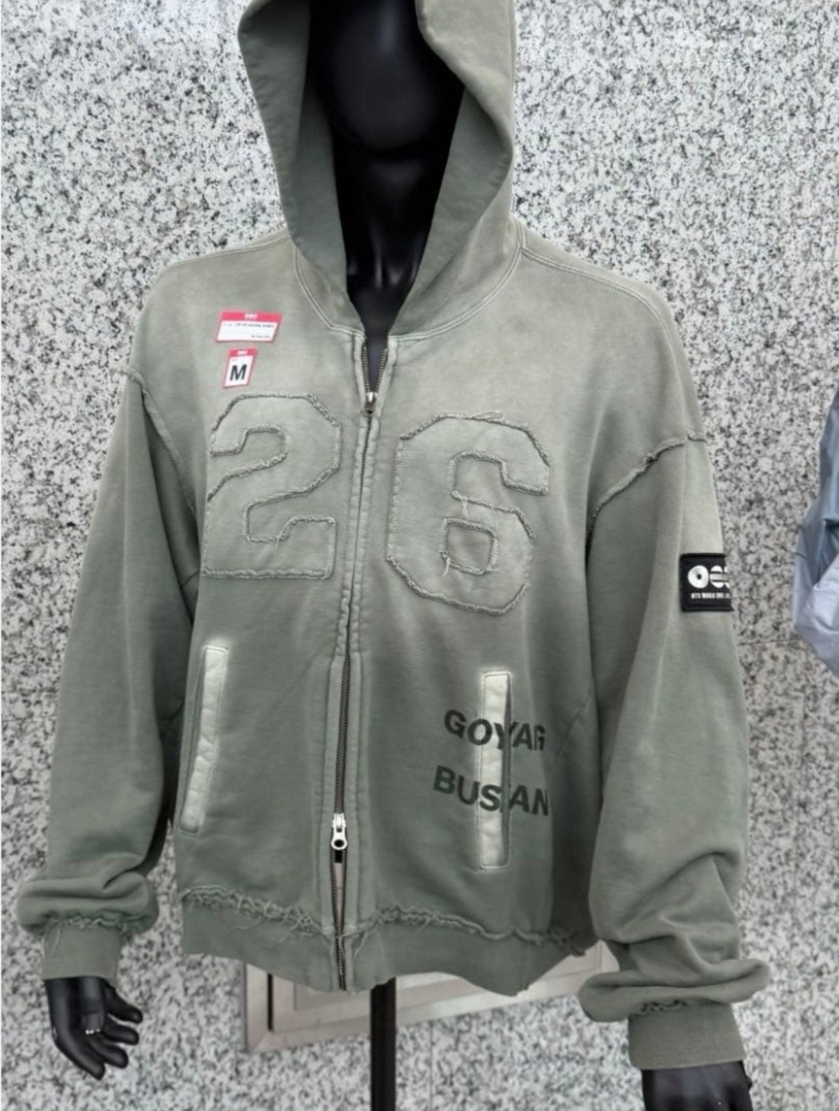 BTS ARIRANG World Tour Korea Limited Zip-Up Hoodie Green M Size Official NEW BTS ARIRANG World Tour Korea Limited Zip-Up Hoodie Green M Size Official NEW