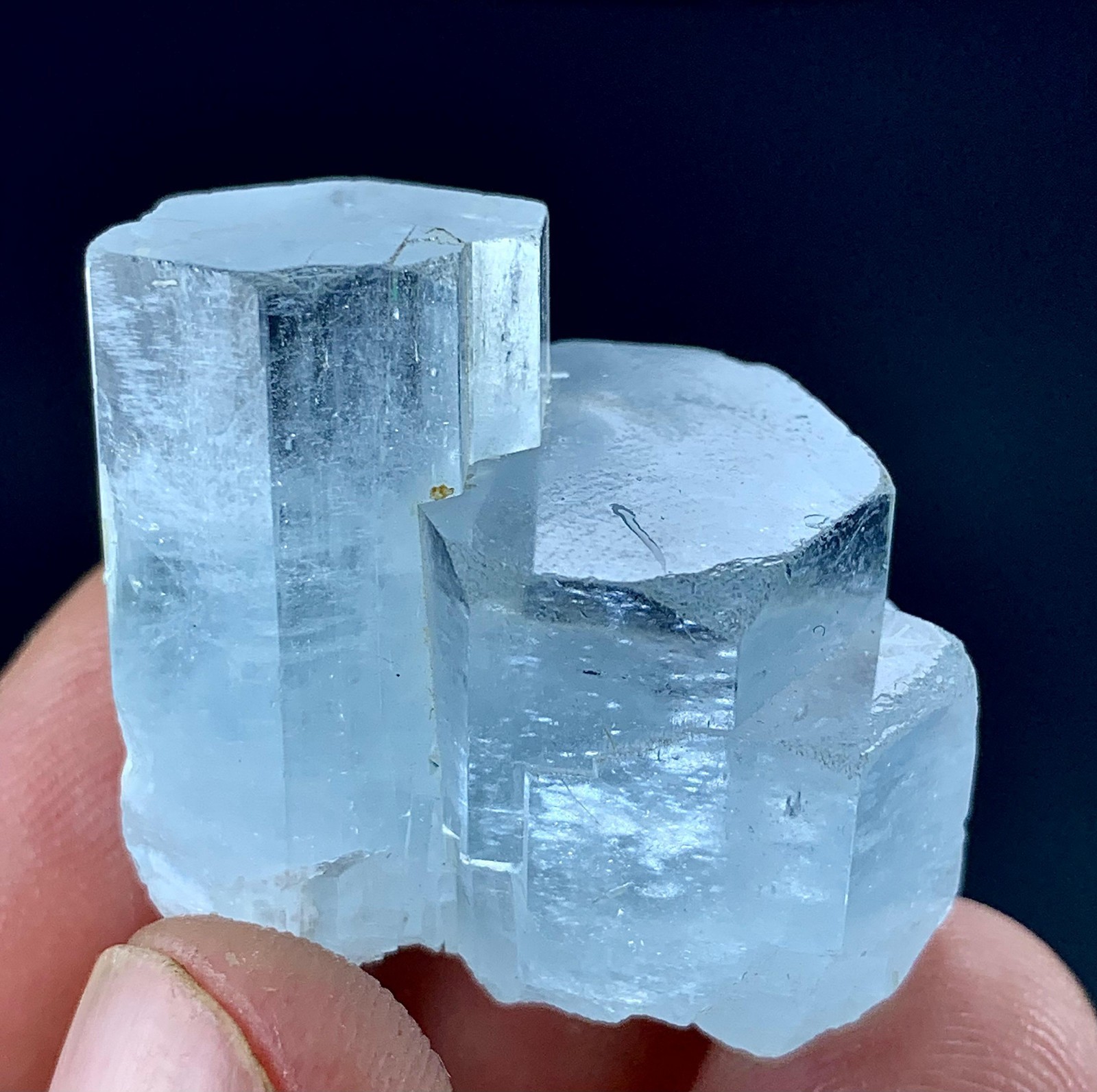 99Carat Top Quality Aquamarine Crystal From Skardu Pakistan.Rare Color 99Carat Top Quality Aquamarine Crystal From Skardu Pakistan.Rare Color