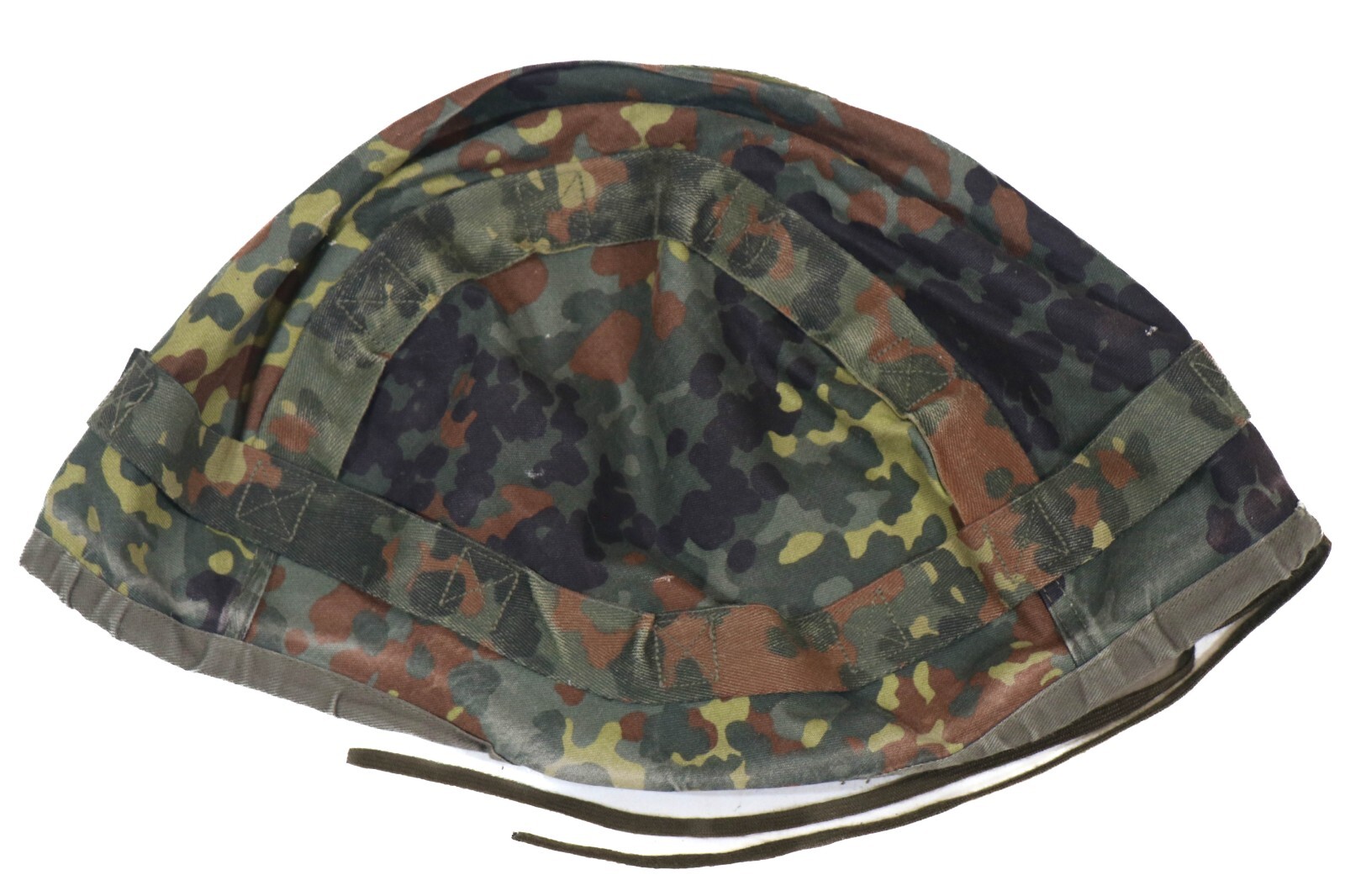 Medium (55-57) - Used German Bundeswehr Flecktarn Helmet Cover Snow Reversible Medium (55-57) - Used German Bundeswehr Flecktarn Helmet Cover Snow Reversible