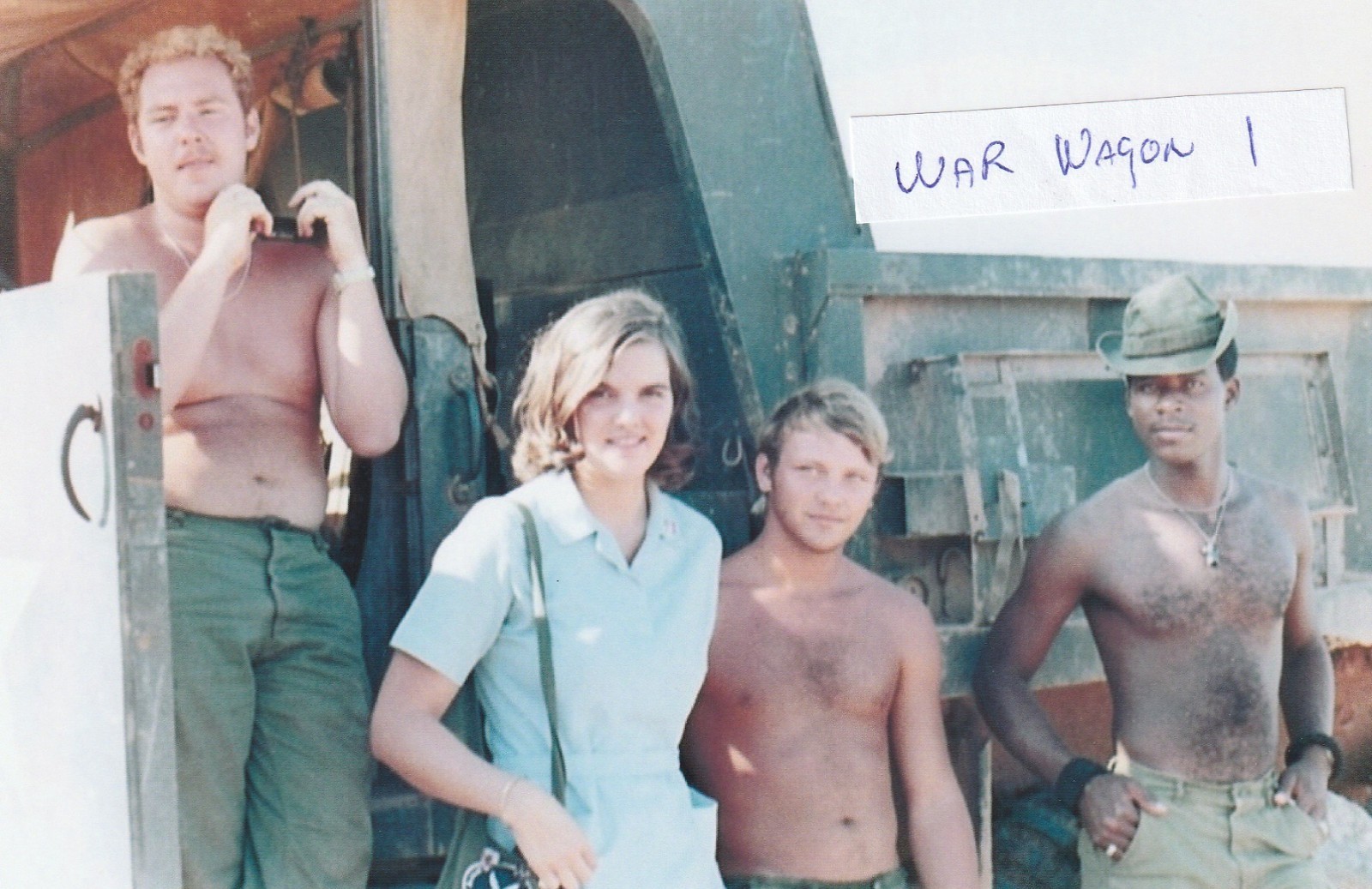 Vietnam War Photo -- Red Cross Girls-- DONUT DOLLIEs... Vietnam War Photo -- Red Cross Girls-- DONUT DOLLIEs...