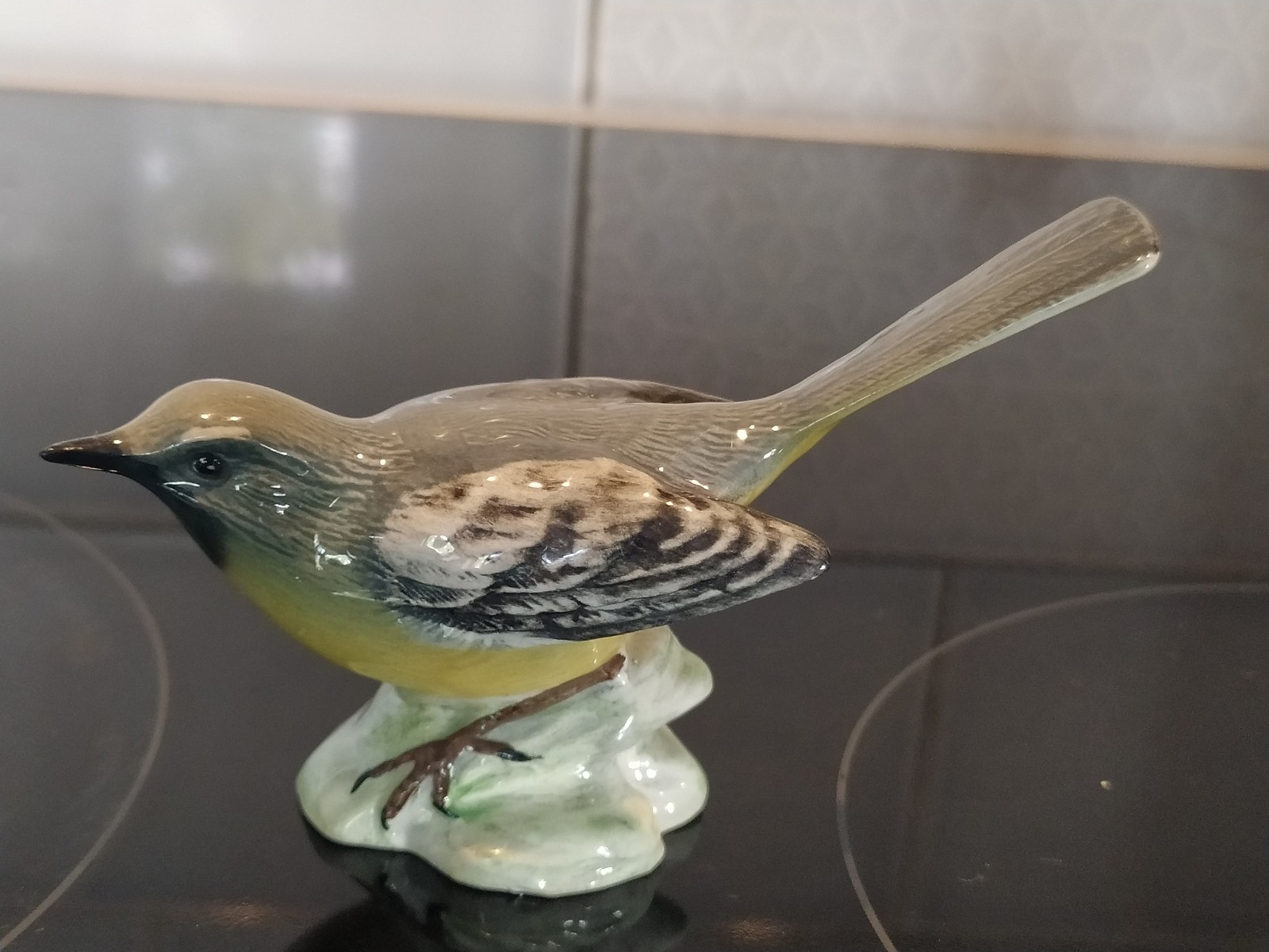 BESWICK VINTAGE GREY WAGTAIL BIRD 1041
