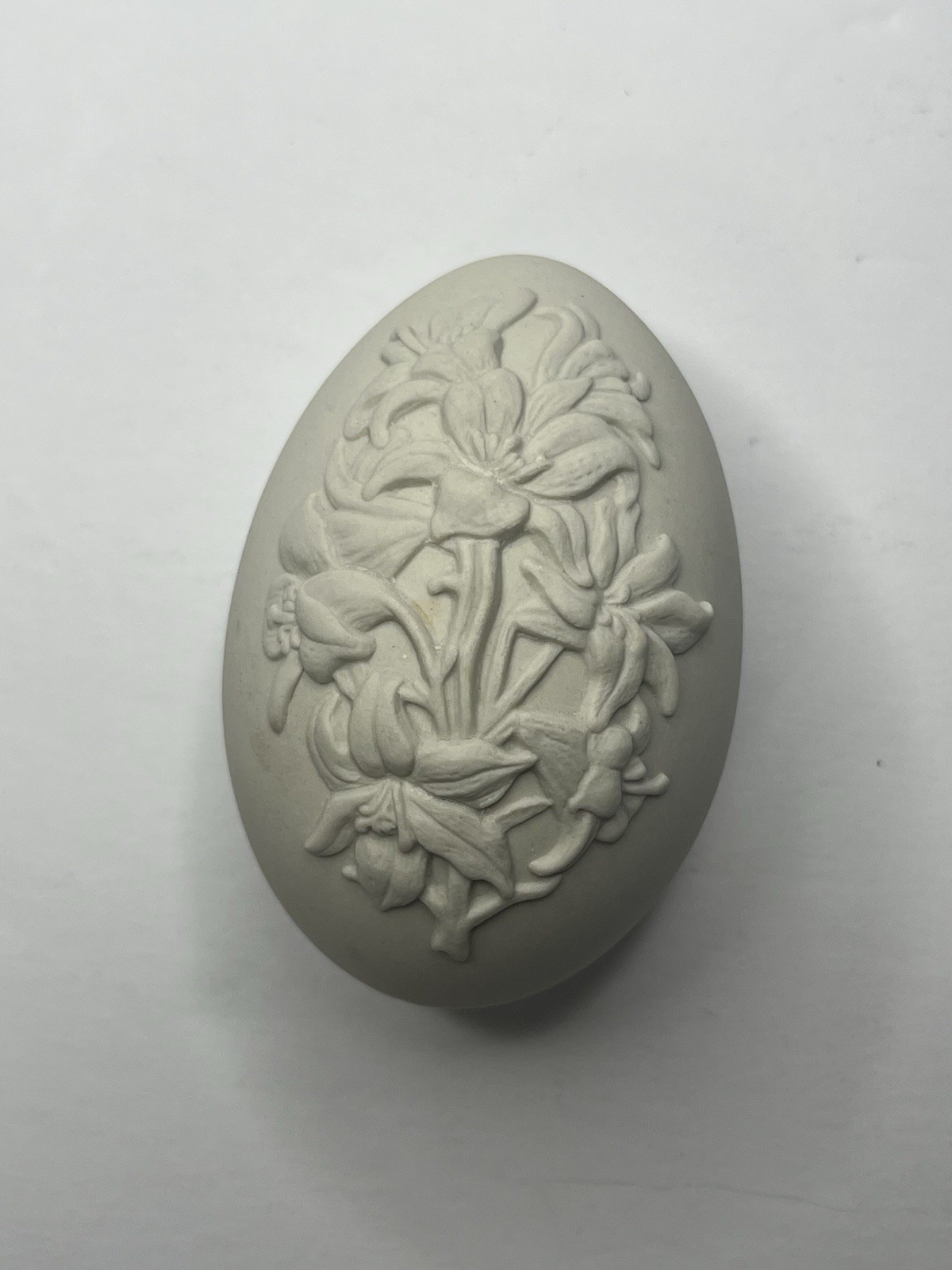 Rare Wedgwood White On White Jasperware Egg Trinket Box Floral Super Unique Rare Wedgwood White On White Jasperware Egg Trinket Box Floral Super Unique