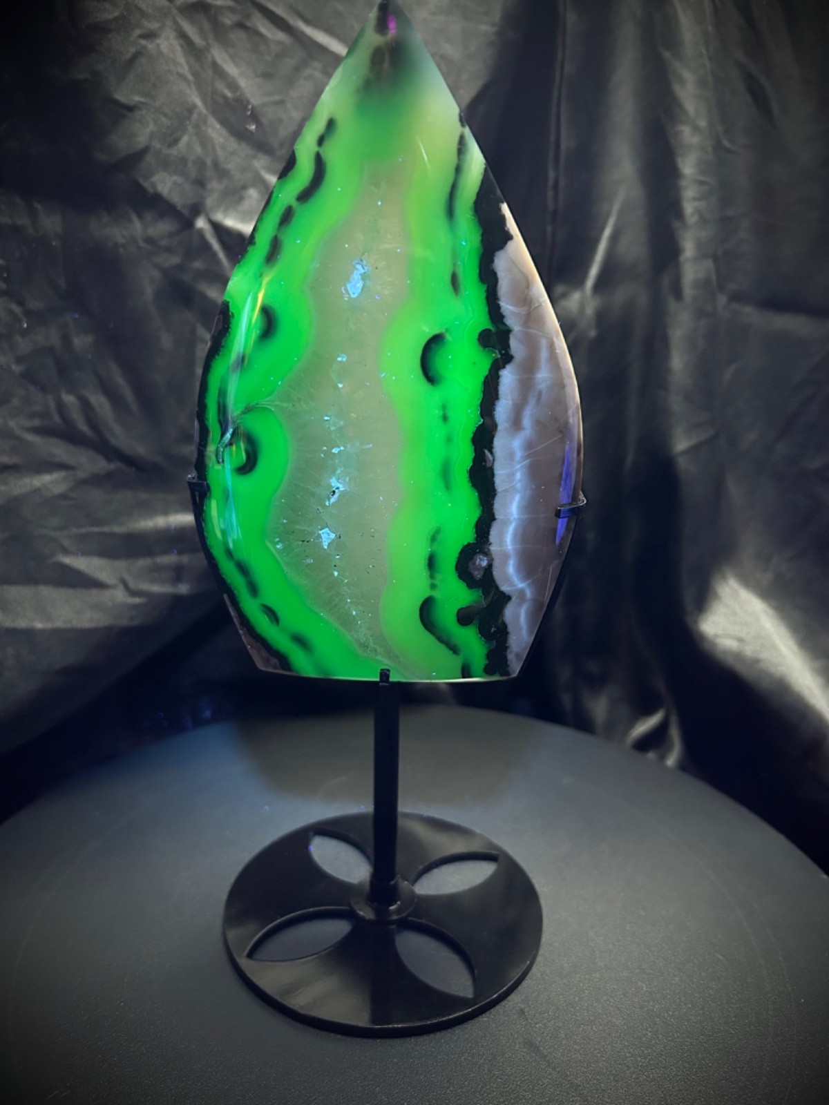 6.5" Volcano Agate Ornament With Metal Stand 1lb 14.8oz (873 grams) 6.5" Volcano Agate Ornament With Metal Stand 1lb 14.8oz (873 grams)