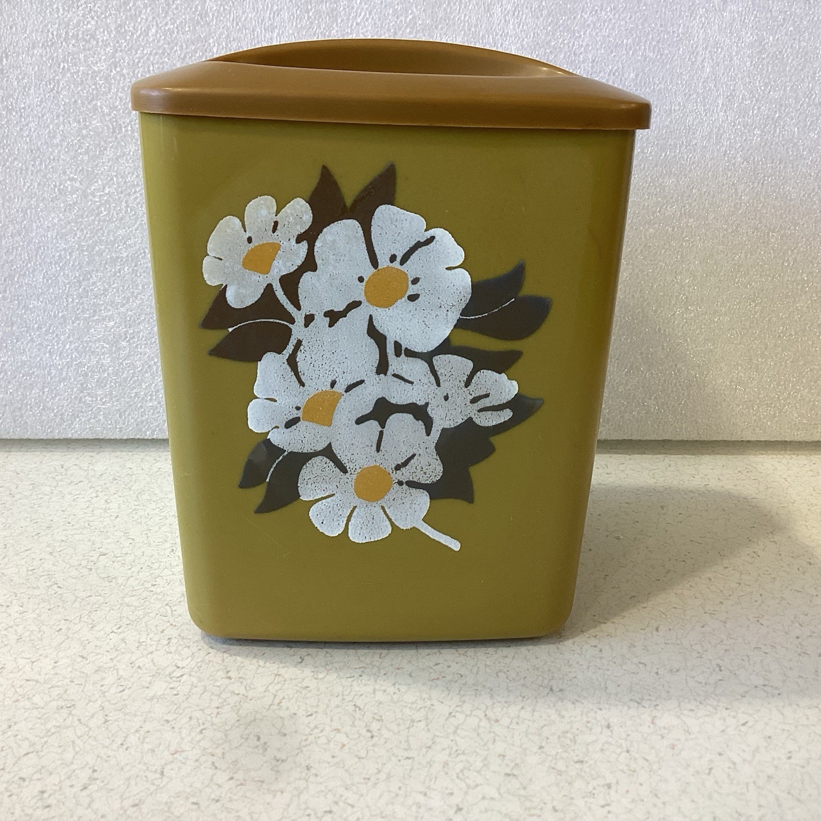 Vintage 1970’s Mustard Yellow Canister White Daisy Floral 5”