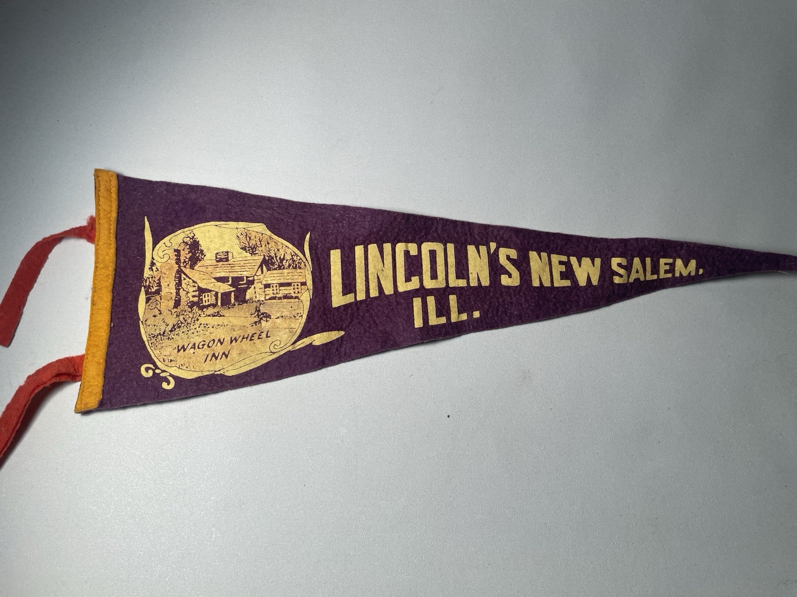 Vintage LINCOLN'S NEW SALEM WAGON WHEEL INN ILL ILLINOIS FELT Pennant 17" RARE Vintage LINCOLN'S NEW SALEM WAGON WHEEL INN ILL ILLINOIS FELT Pennant 17" RARE