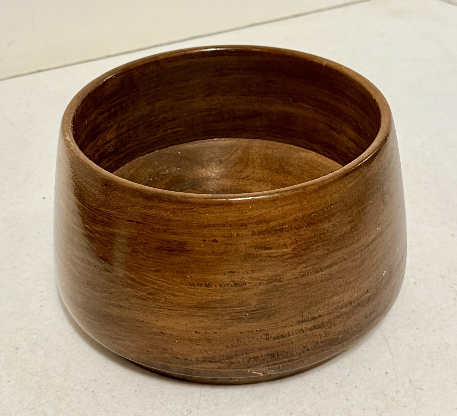 vintage HAND TURNED "WALNUT" wooden 8"x4.5" bowl By JEFF TAYLOR vintage HAND TURNED "WALNUT" wooden 8"x4.5" bowl By JEFF TAYLOR