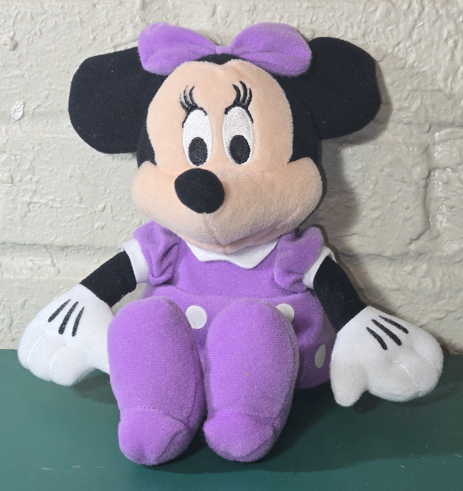Disney Minnie Mouse 9" Purple Polkadot Pre-owned 