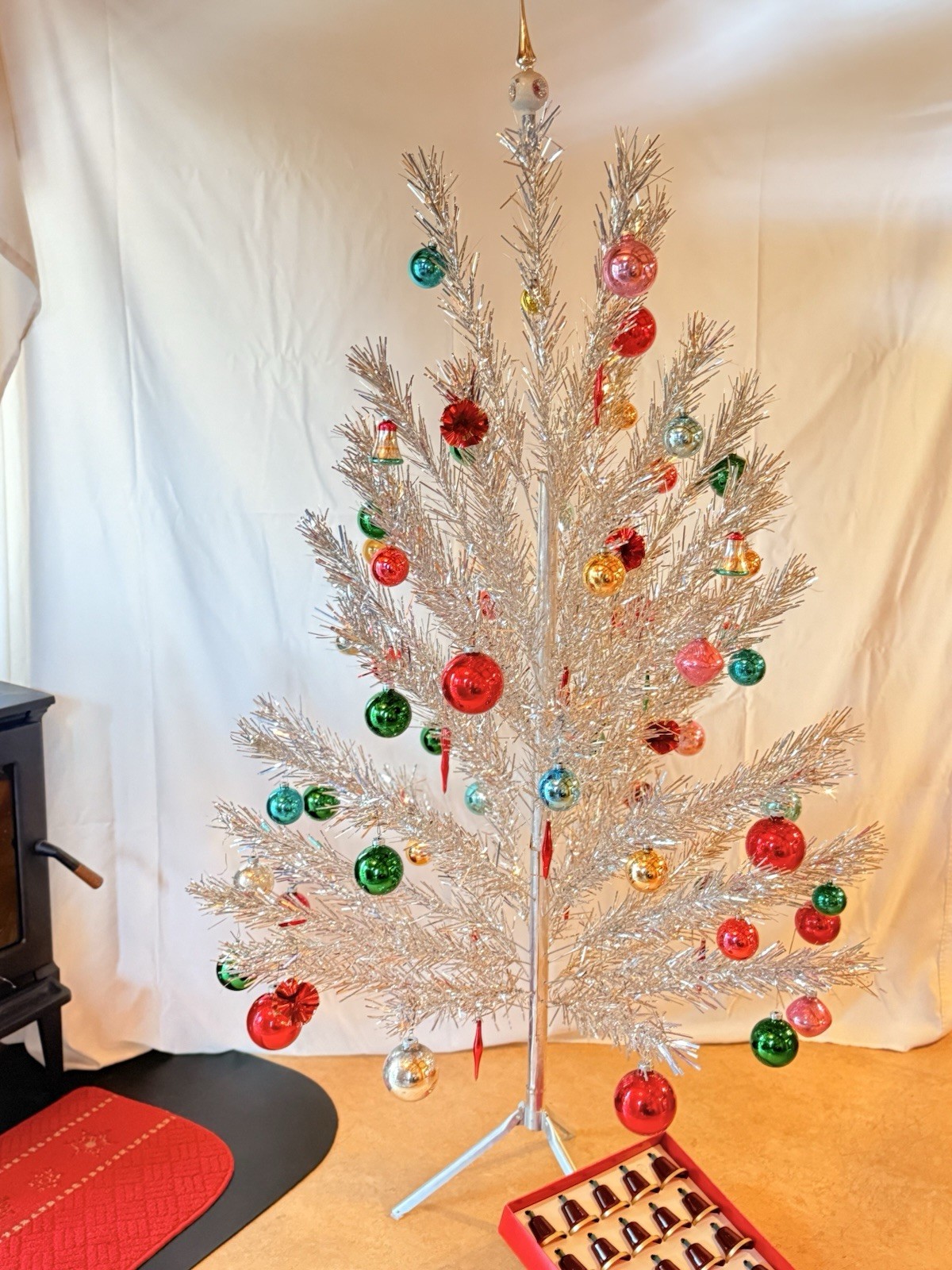 Stunning Evergleam 6 ft. Aluminum 55 Branch Christmas Tree With Vintage Decor Stunning Evergleam 6 ft. Aluminum 55 Branch Christmas Tree With Vintage Decor