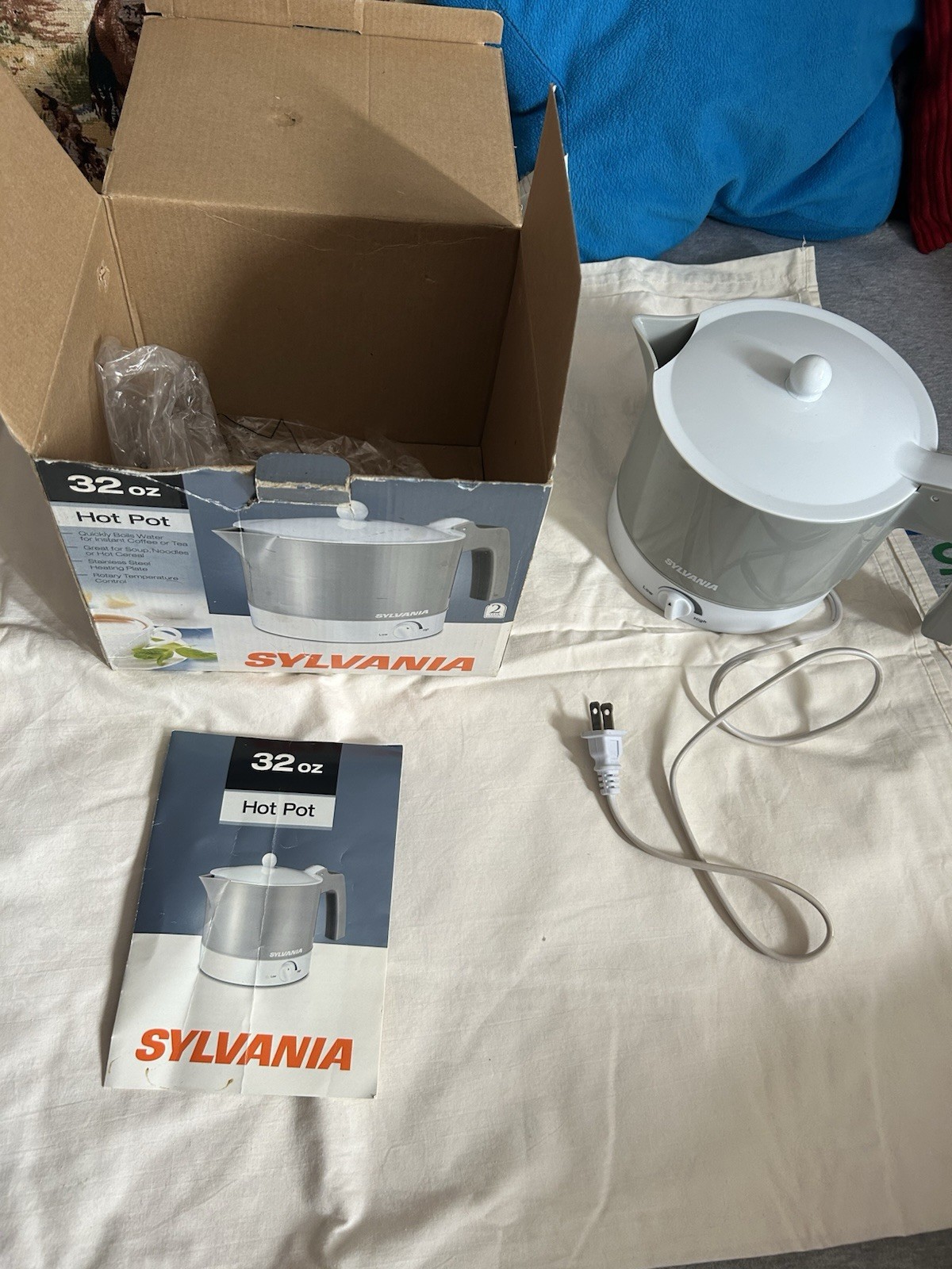 Sylvania Hot Pot for hot water, tea, hot soup, or noodles of any kind. Sylvania Hot Pot for hot water, tea, hot soup, or noodles of any kind.
