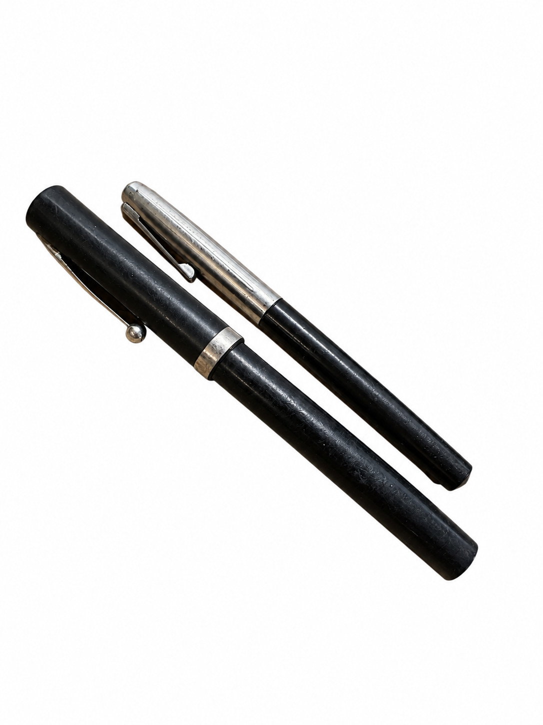 Two Vintage MCM Sheaffer Pens (290) Two Vintage MCM Sheaffer Pens (290)