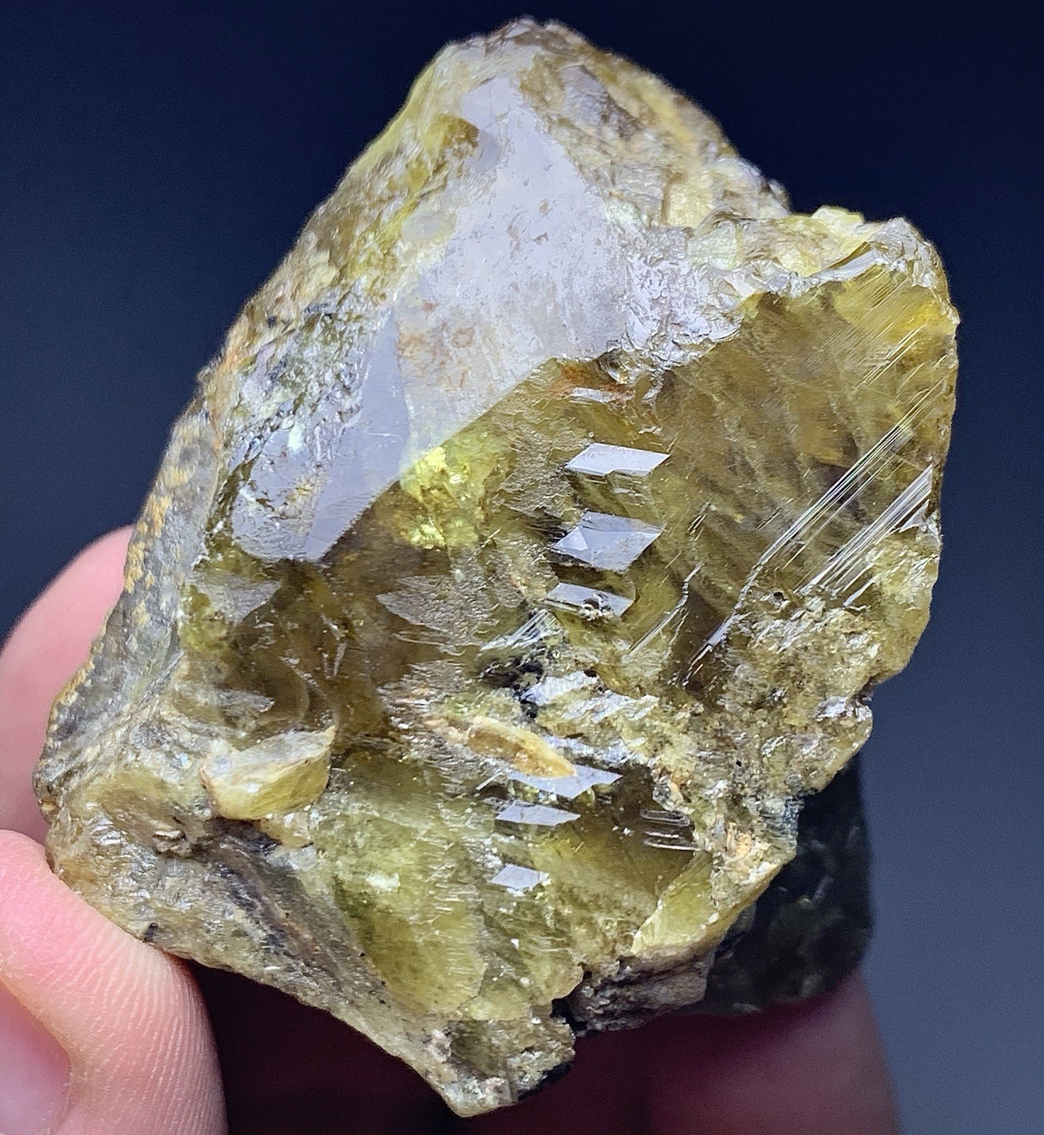 105 Gram Natural Green Sphene Crystal From Pakistan 105 Gram Natural Green Sphene Crystal From Pakistan