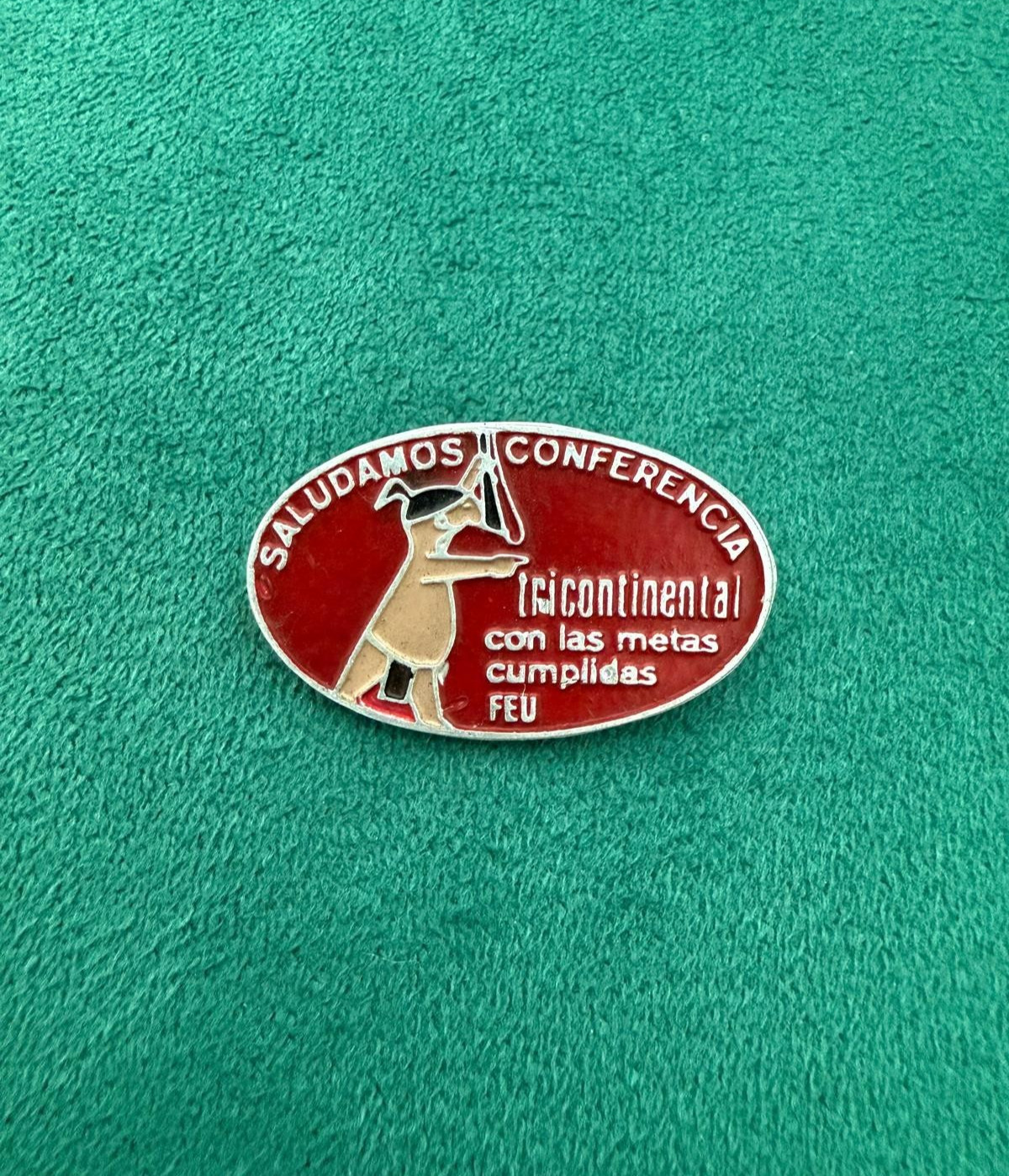 CUBA CUBAN VINTAGE FEU 2ND TRICONTINENTAL CONFERENCE STUDENT ENAMEL LAPEL PIN