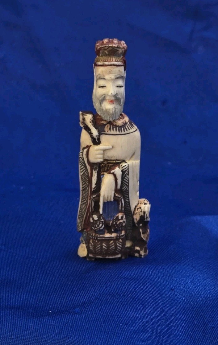 19th Century Antique Carved Hand Painted Figural Snuff Bottle "Emperor" 19th Century Antique Carved Hand Painted Figural Snuff Bottle "Emperor"