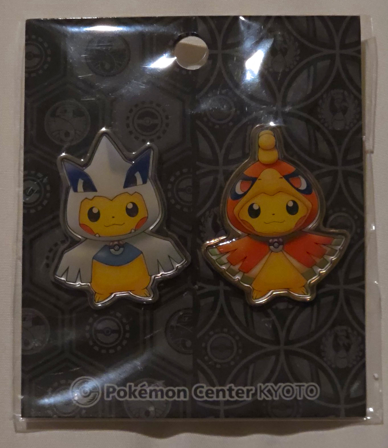 Pokemon Center Kyoto Limited Lugia & Ho-Oh Poncho Pikachu Pin Badge Pokemon Center Kyoto Limited Lugia & Ho-Oh Poncho Pikachu Pin Badge