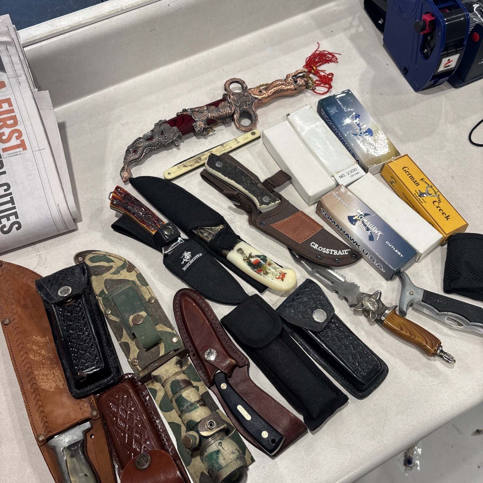 Miscellaneous Lot Of About 70 Mixed Knives AS IS HOW IS Miscellaneous Lot Of About 70 Mixed Knives AS IS HOW IS