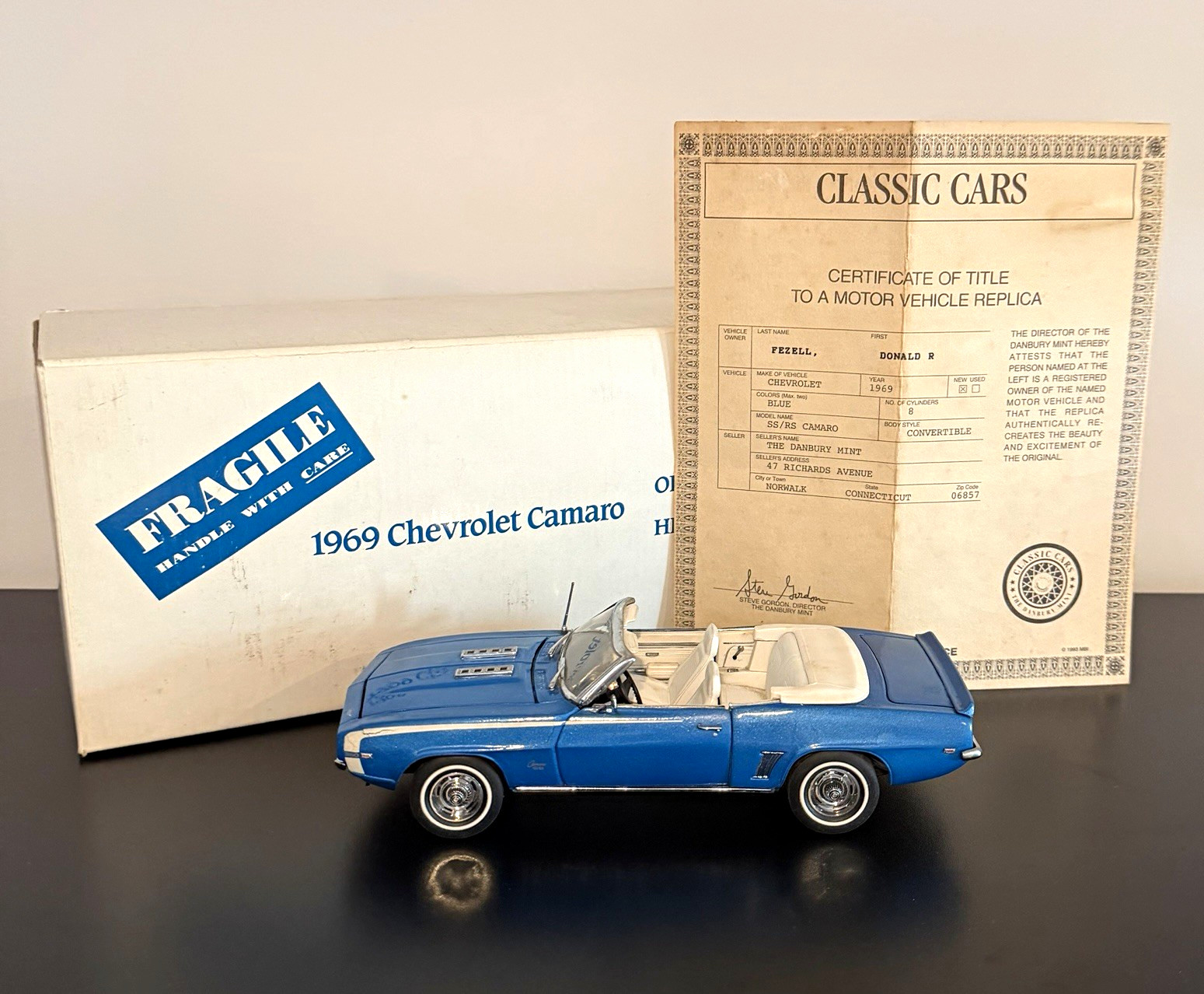 Danbury Mint  1969 Chevrolet Camaro SS Convertible Blue 1:24 Diecast Model Car