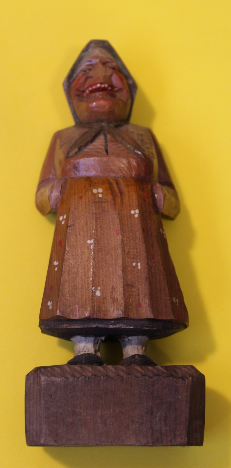 VINTAGE HAND CARVED WOODEN ELDERLY WOMAN FIGURINE FOLK ART
