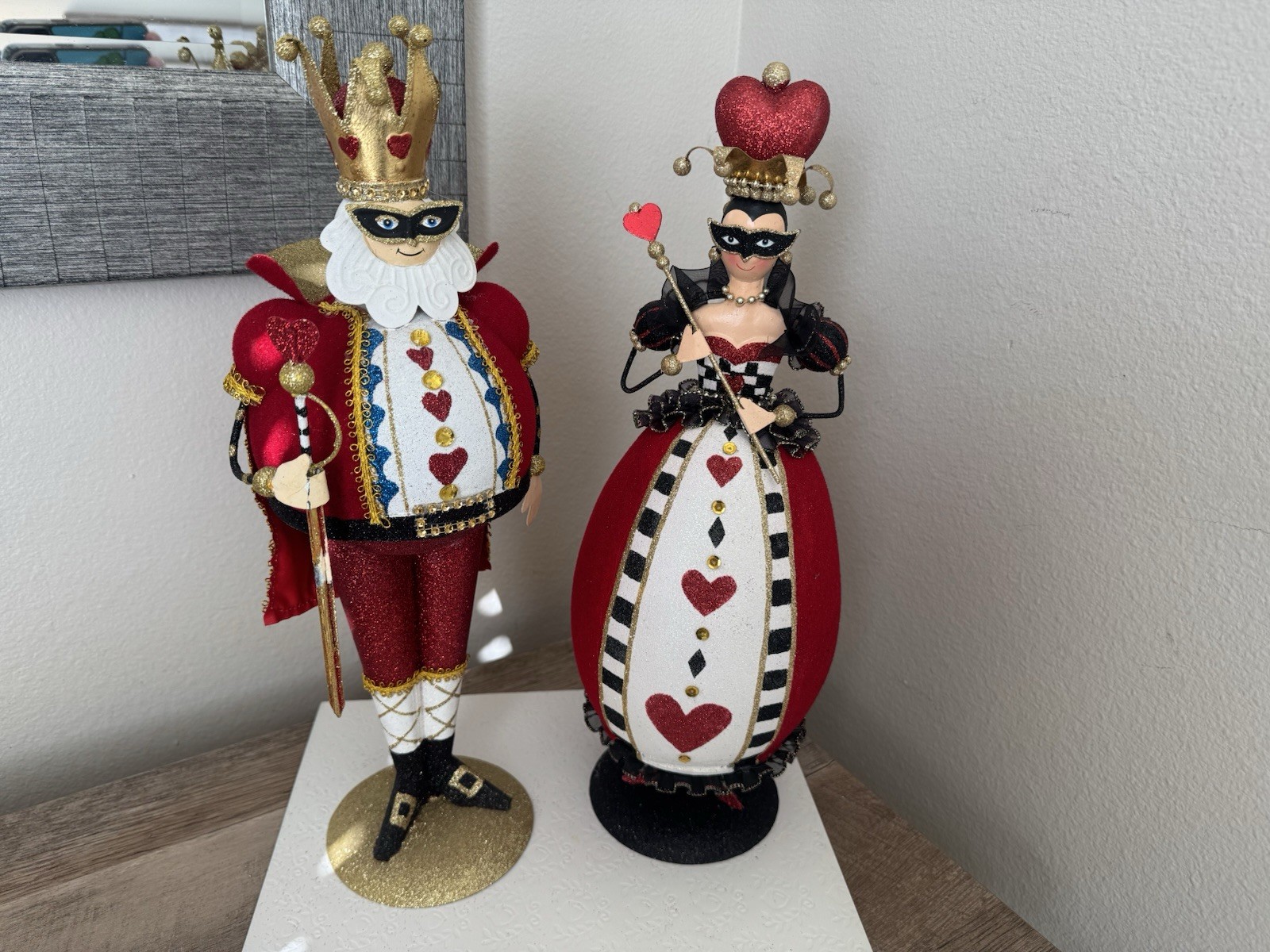 PIER 1 IMPORTS King & Queen Of Hearts 16” Figures Valentines Mardi Gras Set Of 2 PIER 1 IMPORTS King & Queen Of Hearts 16” Figures Valentines Mardi Gras Set Of 2