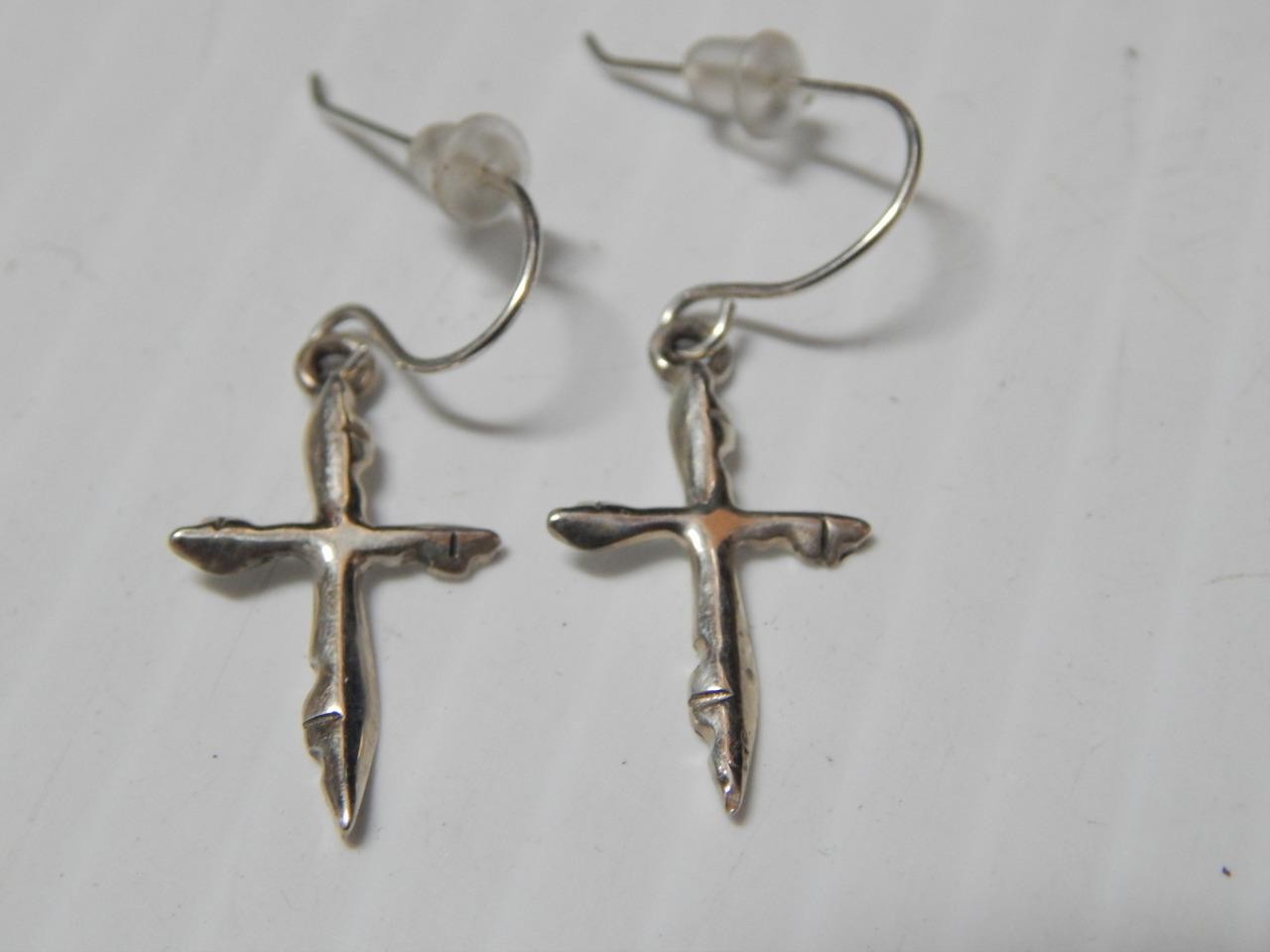 VINTAGE petite NAVAJO INDIAN STERLING SILVER CROSS EARRINGS - buy it now VINTAGE petite NAVAJO INDIAN STERLING SILVER CROSS EARRINGS - buy it now