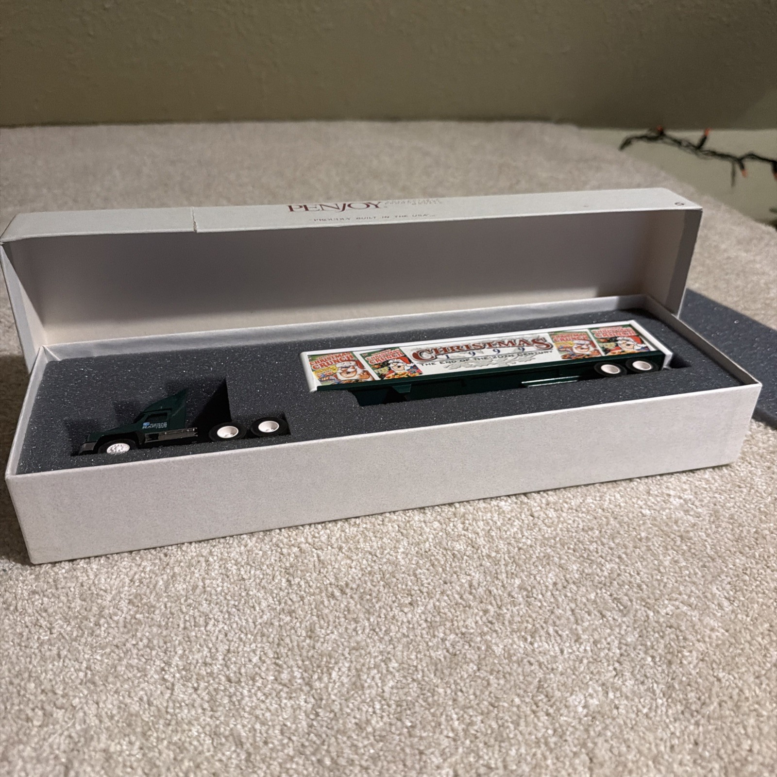 1999 PenJoy 1/64 Quaker Oats Christmas Semi with box
