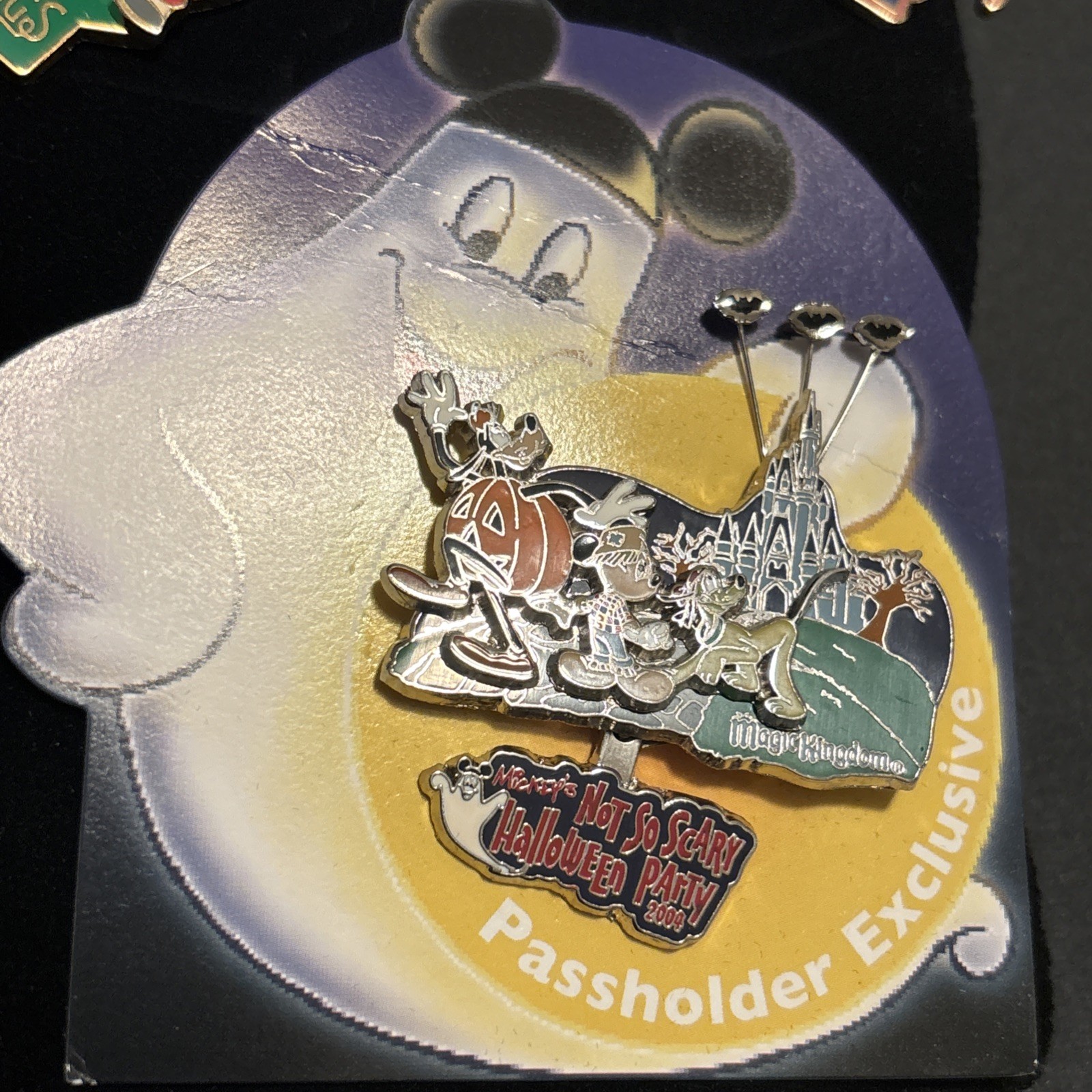 Disney Pin – MNSSHP 2004 Passholder Exclusive – Mickey, Goofy & Pluto Disney Pin – MNSSHP 2004 Passholder Exclusive – Mickey, Goofy & Pluto