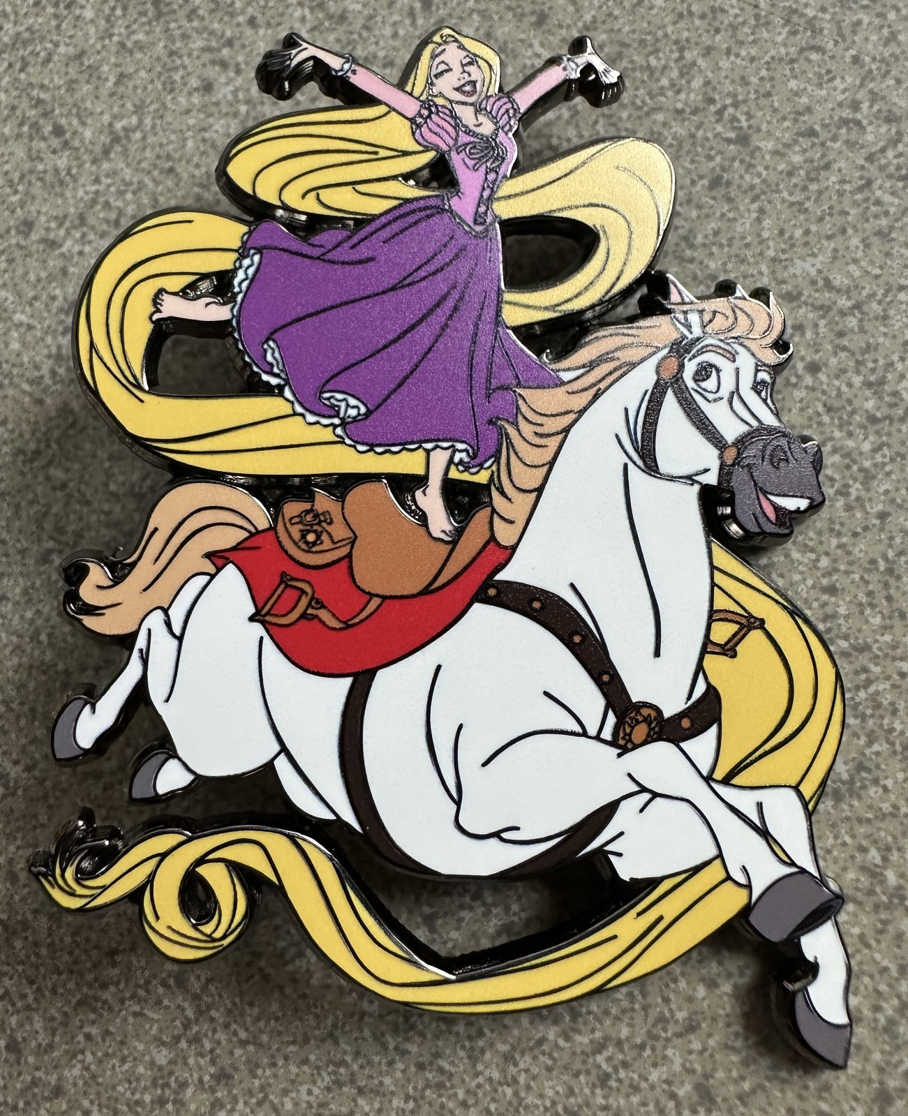 PIN TANGLED RAPUNZEL RIDING MAXIMUS 3" JUMBO FANTASY new PIN TANGLED RAPUNZEL RIDING MAXIMUS 3" JUMBO FANTASY new