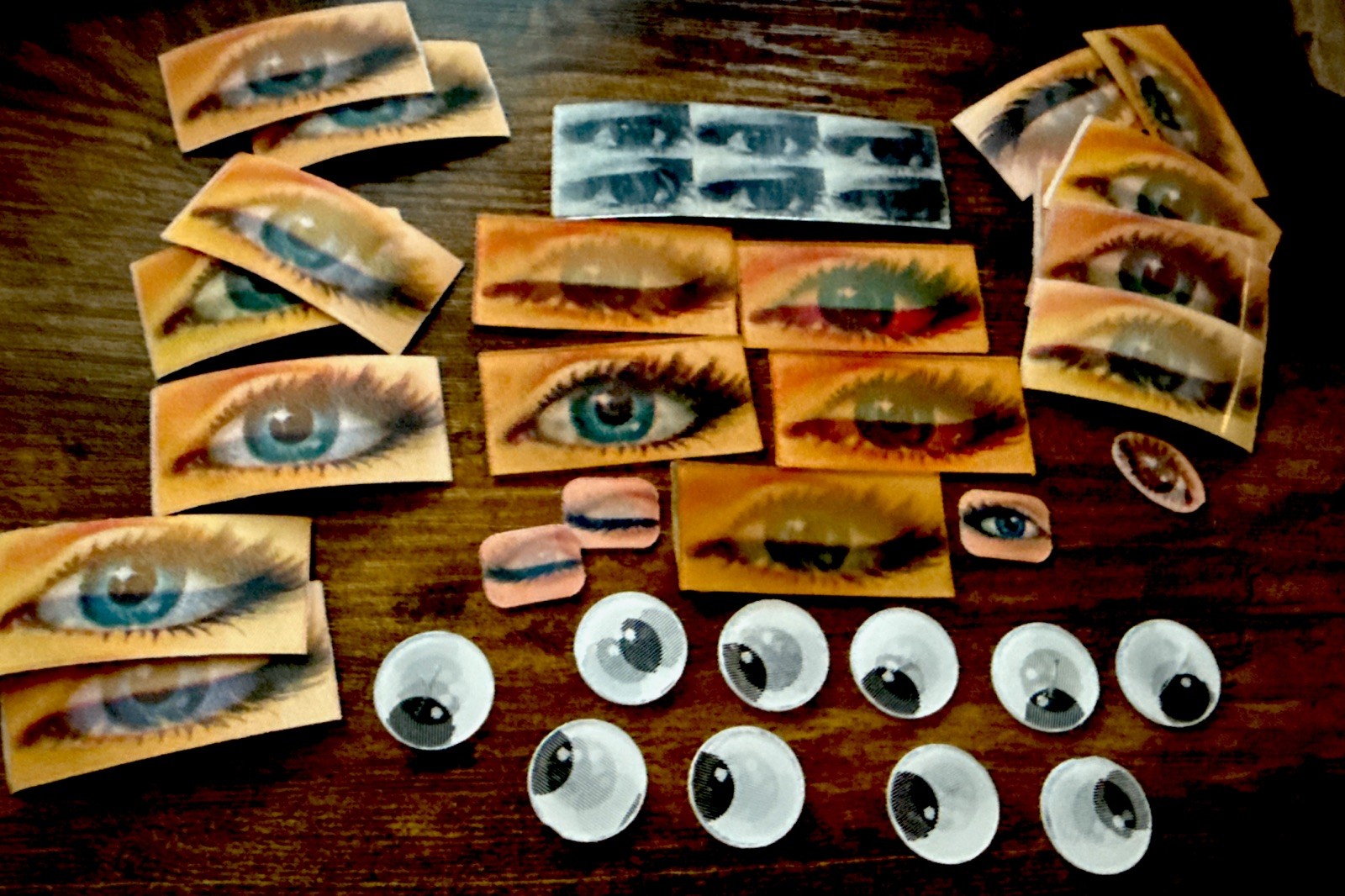 40Vtg Vari Vue RARE Mixed eye lot, black and white, blue winking eyes NOS 40Vtg Vari Vue RARE Mixed eye lot, black and white, blue winking eyes NOS