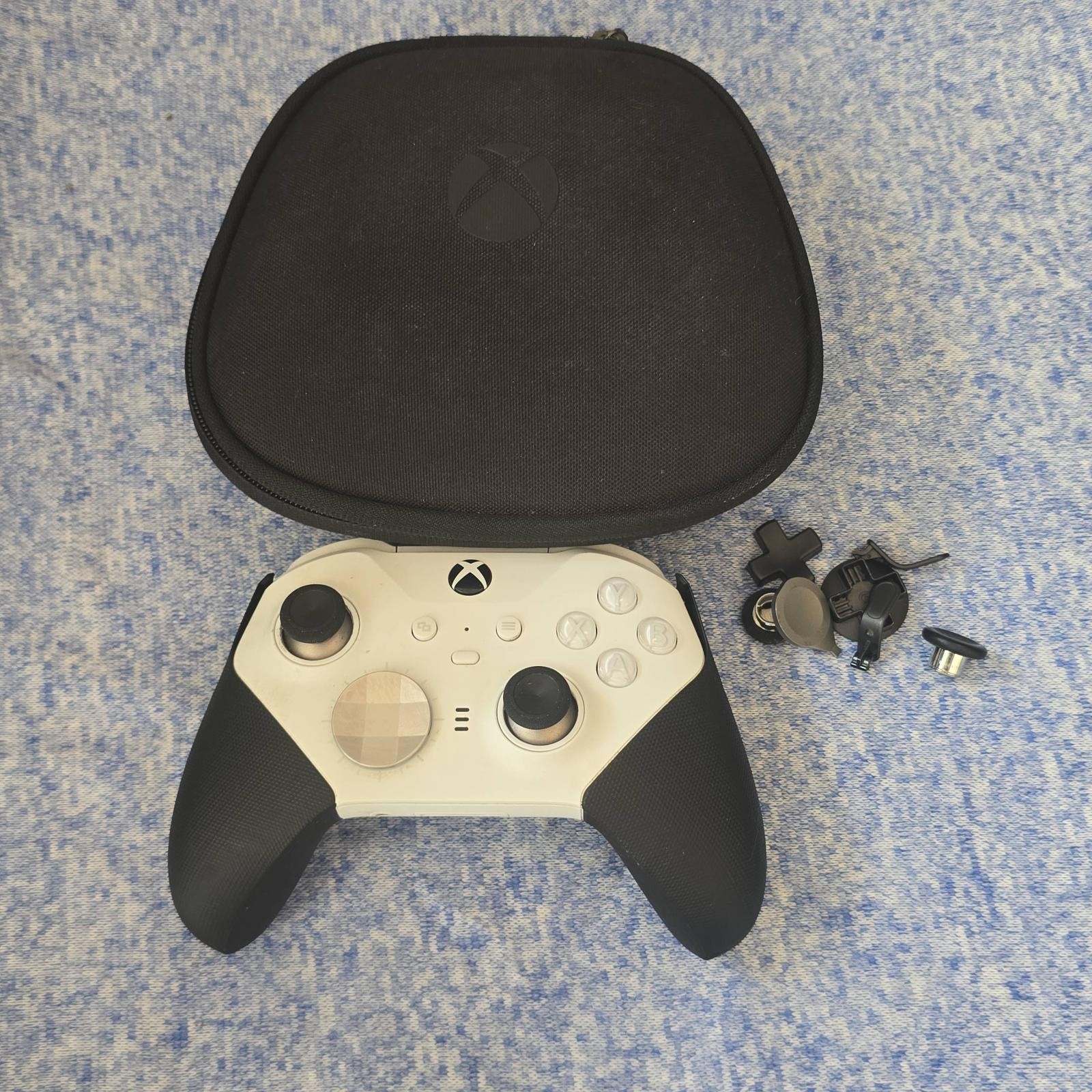 Xbox Elite Wireless Controller Series 2 Core White with Accessories UNTESTED
