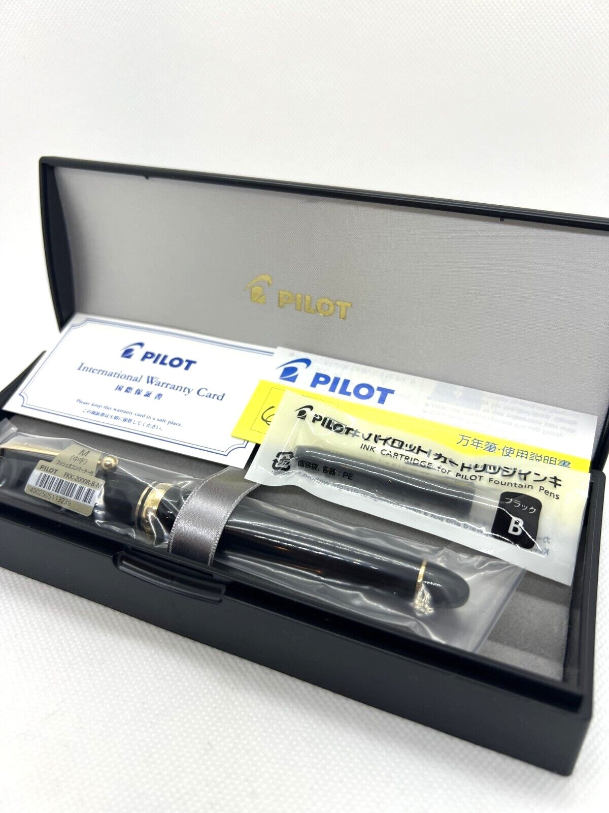 PILOT Custom 742 Fountain Pen - Black (Medium Nib / M) - FKK-2000R-B-M PILOT Custom 742 Fountain Pen - Black (Medium Nib / M) - FKK-2000R-B-M