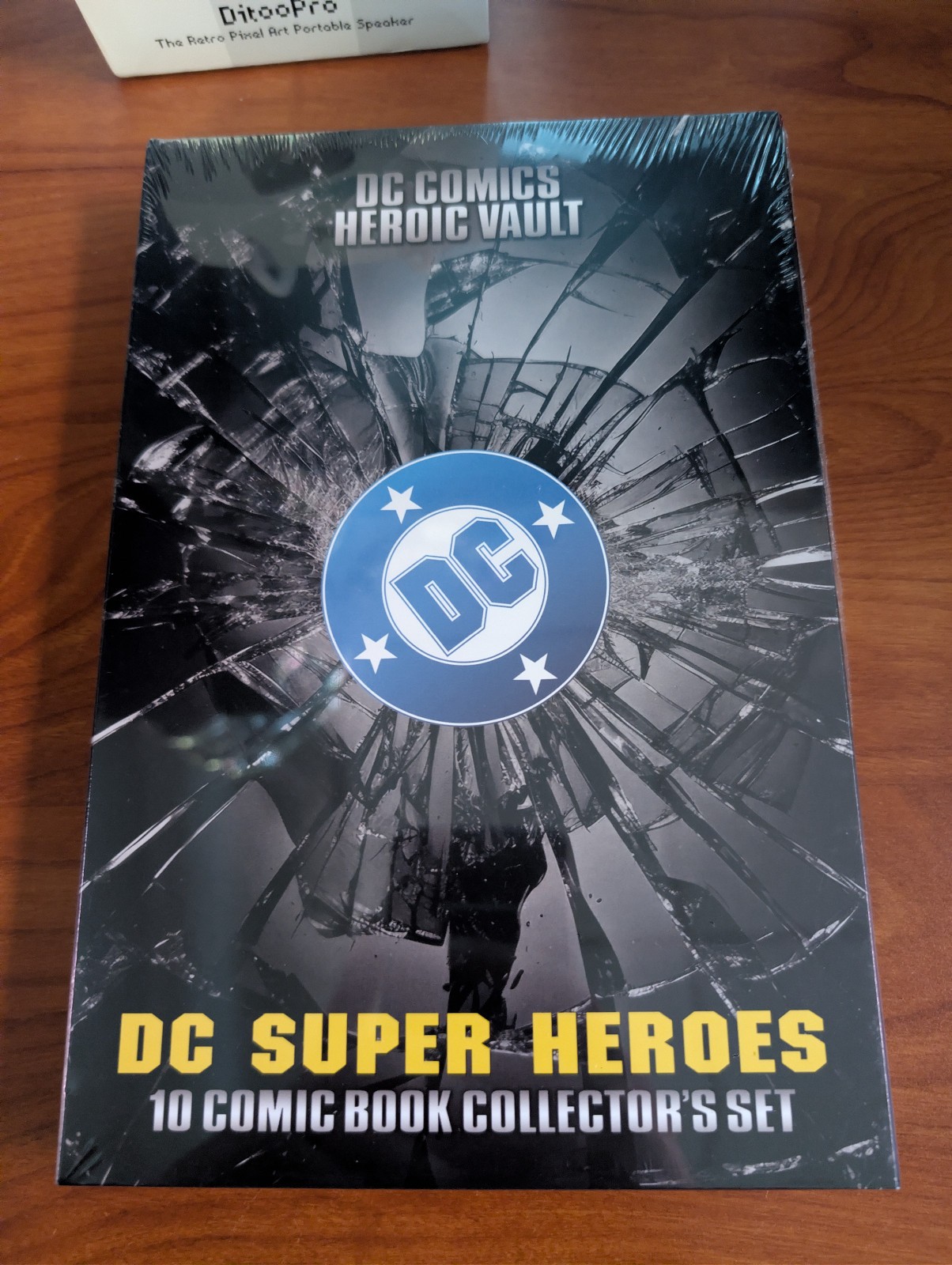 DC COMICS HEROIC VAULT - DC SUPER HEROES - 10 COMIC BOOK SET - SEALED /BRAND NEW