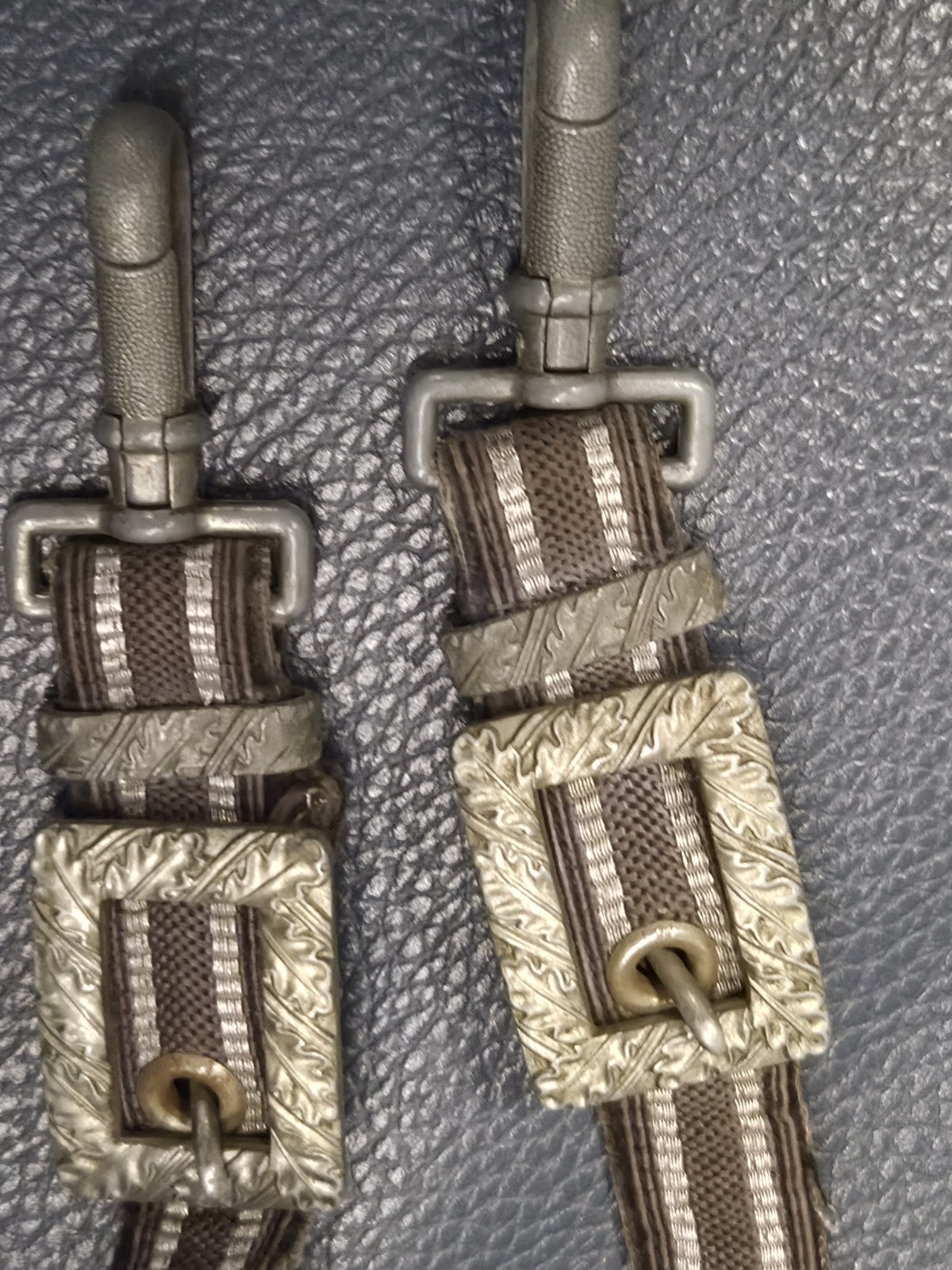WW2 Genuine German Luftwaffe Officer Hanger set, Straps set in good condition WW2 Genuine German Luftwaffe Officer Hanger set, Straps set in good condition