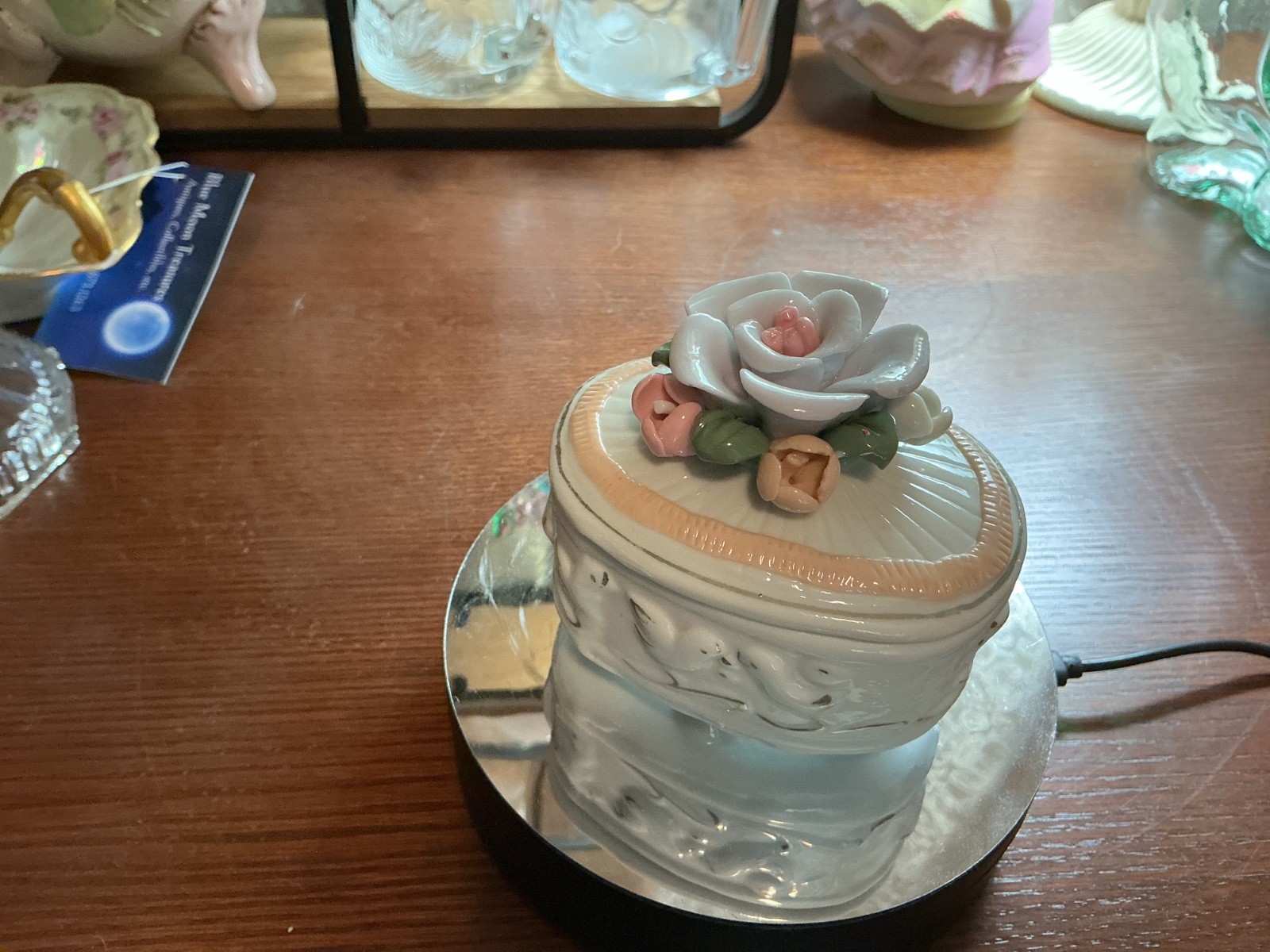 vintage porcelain footed pink rose lidded capodimonte style trinket box vintage porcelain footed pink rose lidded capodimonte style trinket box