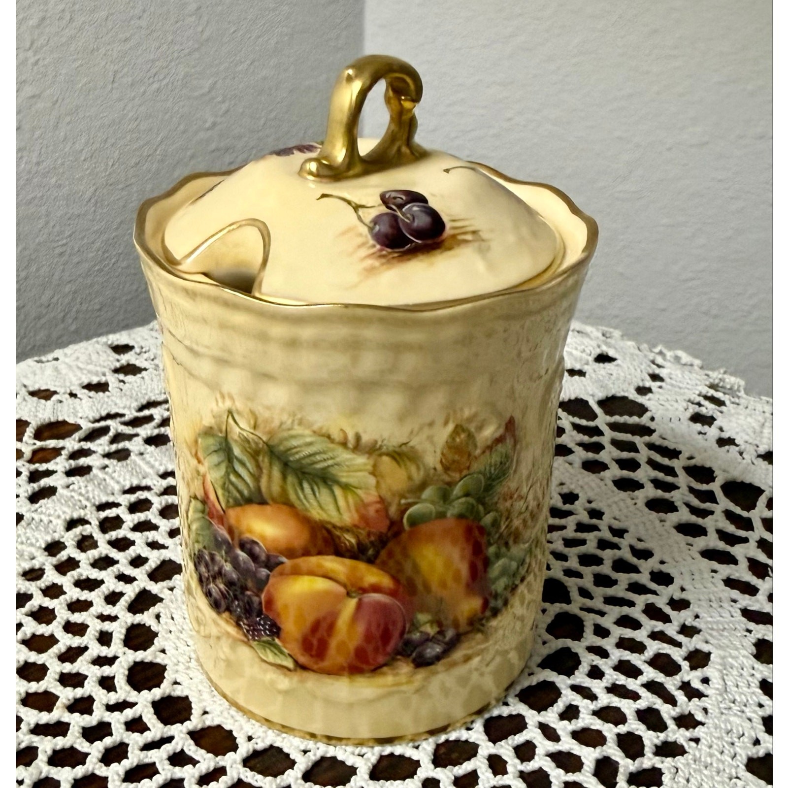Vintage Aynsley Orchard Gold Covered Jam Pot Marmalade Jar Preserve Lidded 5 in. Vintage Aynsley Orchard Gold Covered Jam Pot Marmalade Jar Preserve Lidded 5 in.