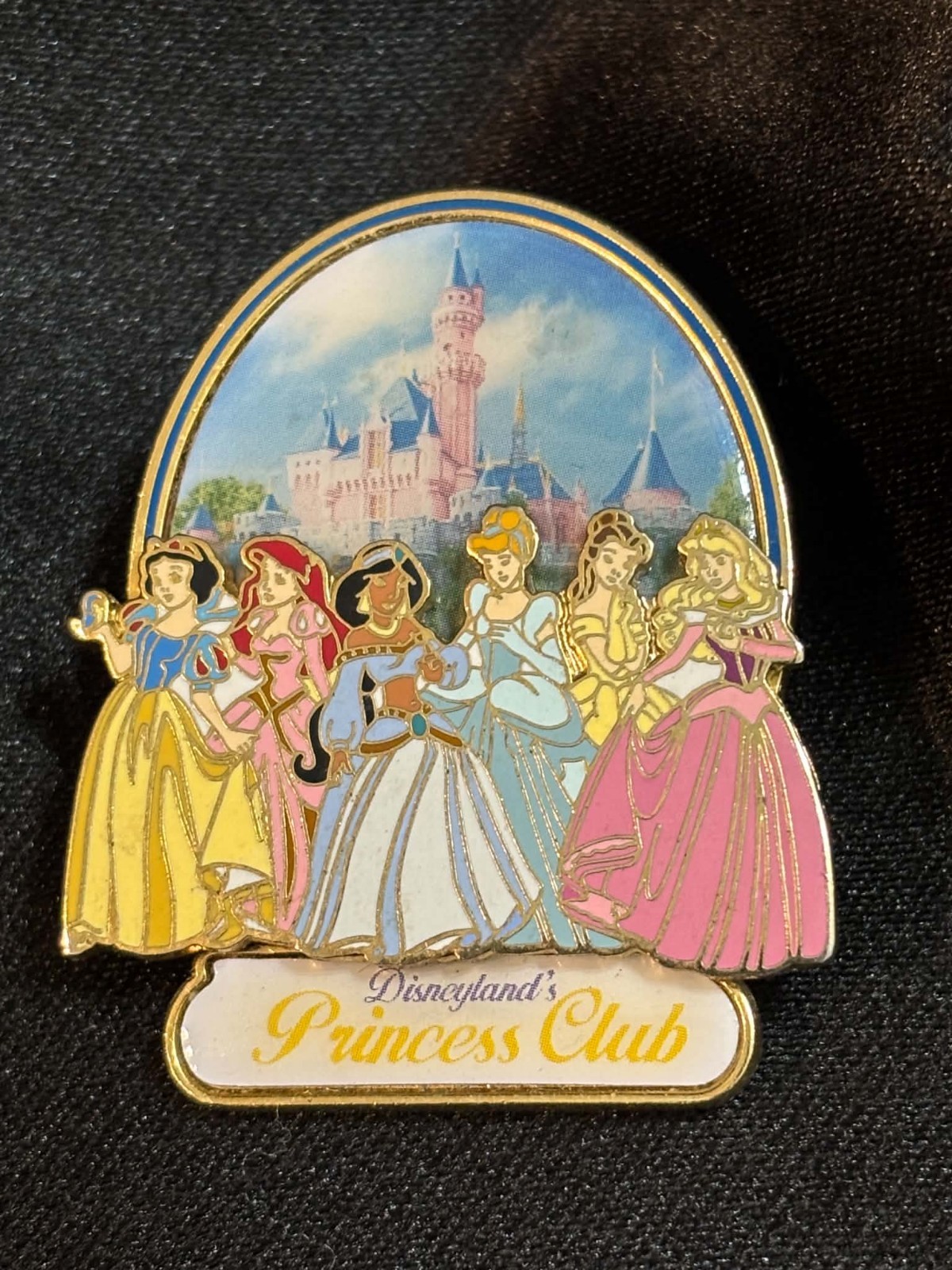 Disney Official Pin Trading Company 2003 Princesses Pin Nice Pre-owned Condition Disney Official Pin Trading Company 2003 Princesses Pin Nice Pre-owned Condition