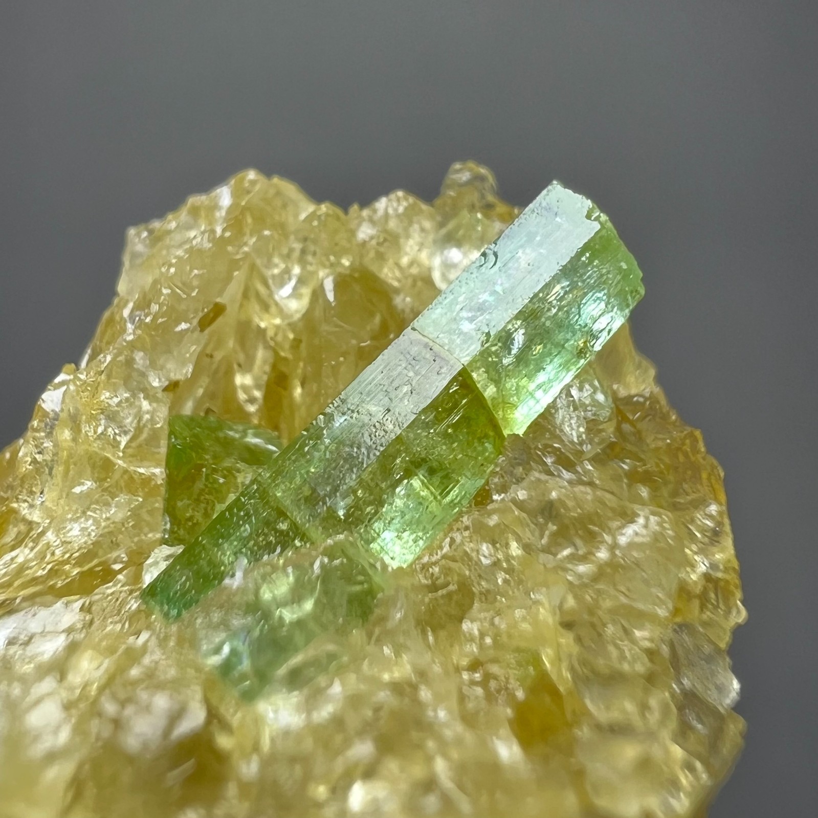56ct High Quality Natural Emerald Crystal on Quartz, Beryl Specimen Chitral PAK 56ct High Quality Natural Emerald Crystal on Quartz, Beryl Specimen Chitral PAK