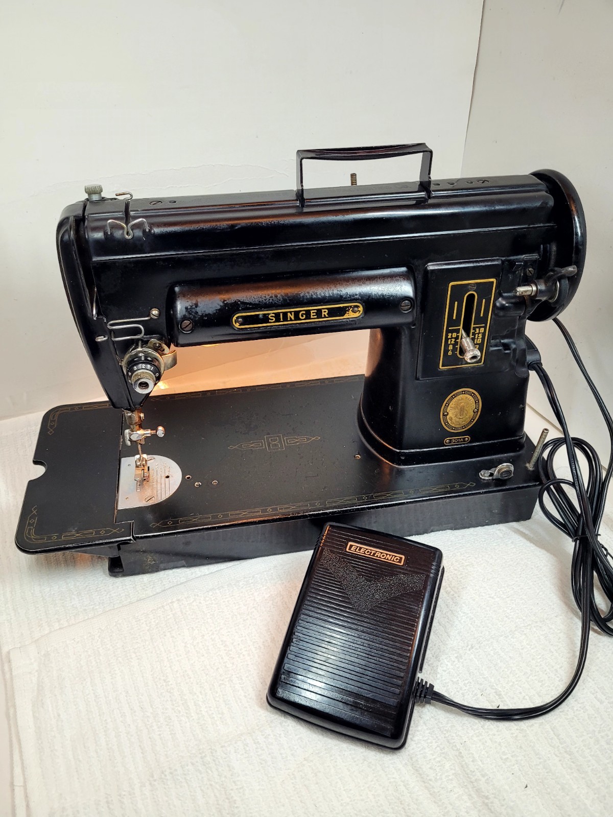 Vintage Black Singer 301a Short Bed Sewing Machine With Pedal Runs Great Vintage Black Singer 301a Short Bed Sewing Machine With Pedal Runs Great