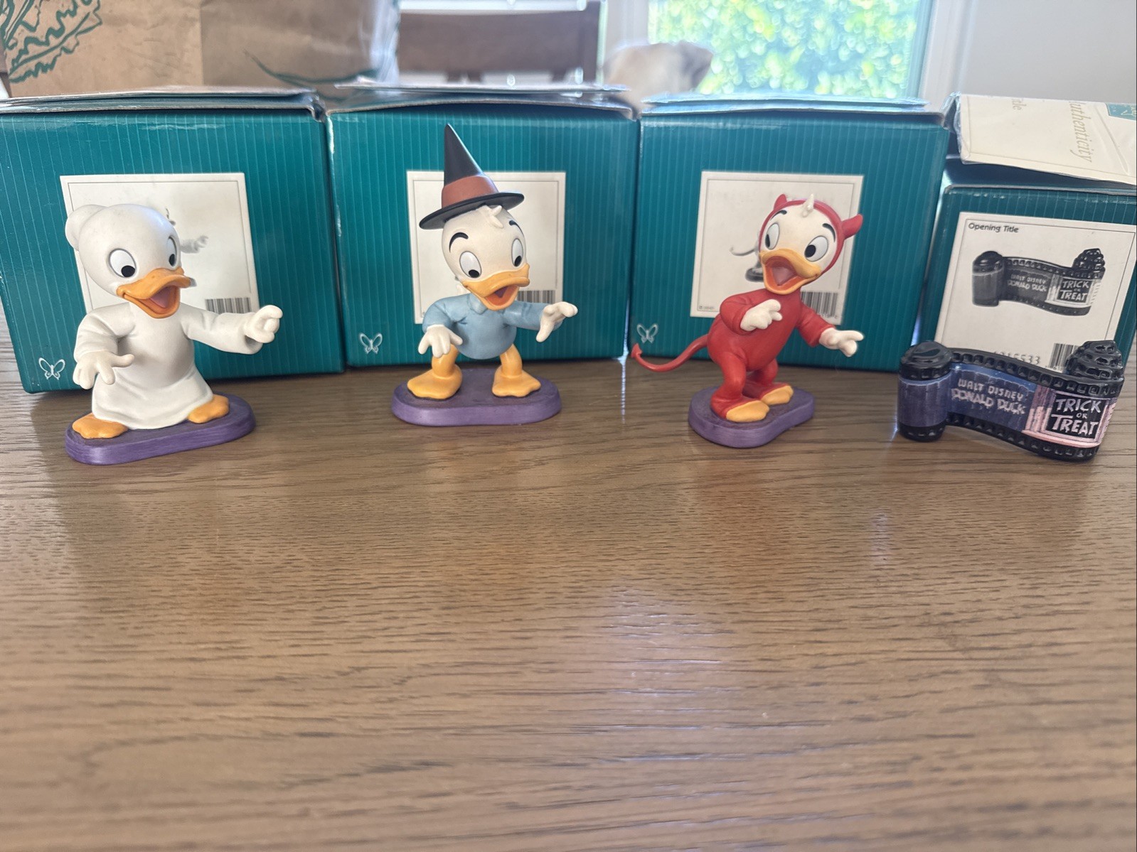 WDCC Walt Disney’s Trick Or Treat Nephew Duck Set Witch Devil Spook & Tittle COA WDCC Walt Disney’s Trick Or Treat Nephew Duck Set Witch Devil Spook & Tittle COA