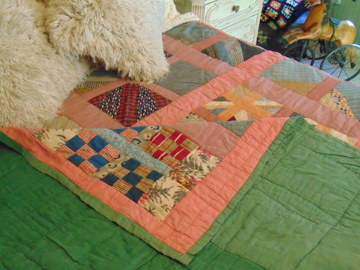 antique old vintage 1930's era hand stitched PATCHWORK QUILT 69" x 82" antique old vintage 1930's era hand stitched PATCHWORK QUILT 69" x 82"