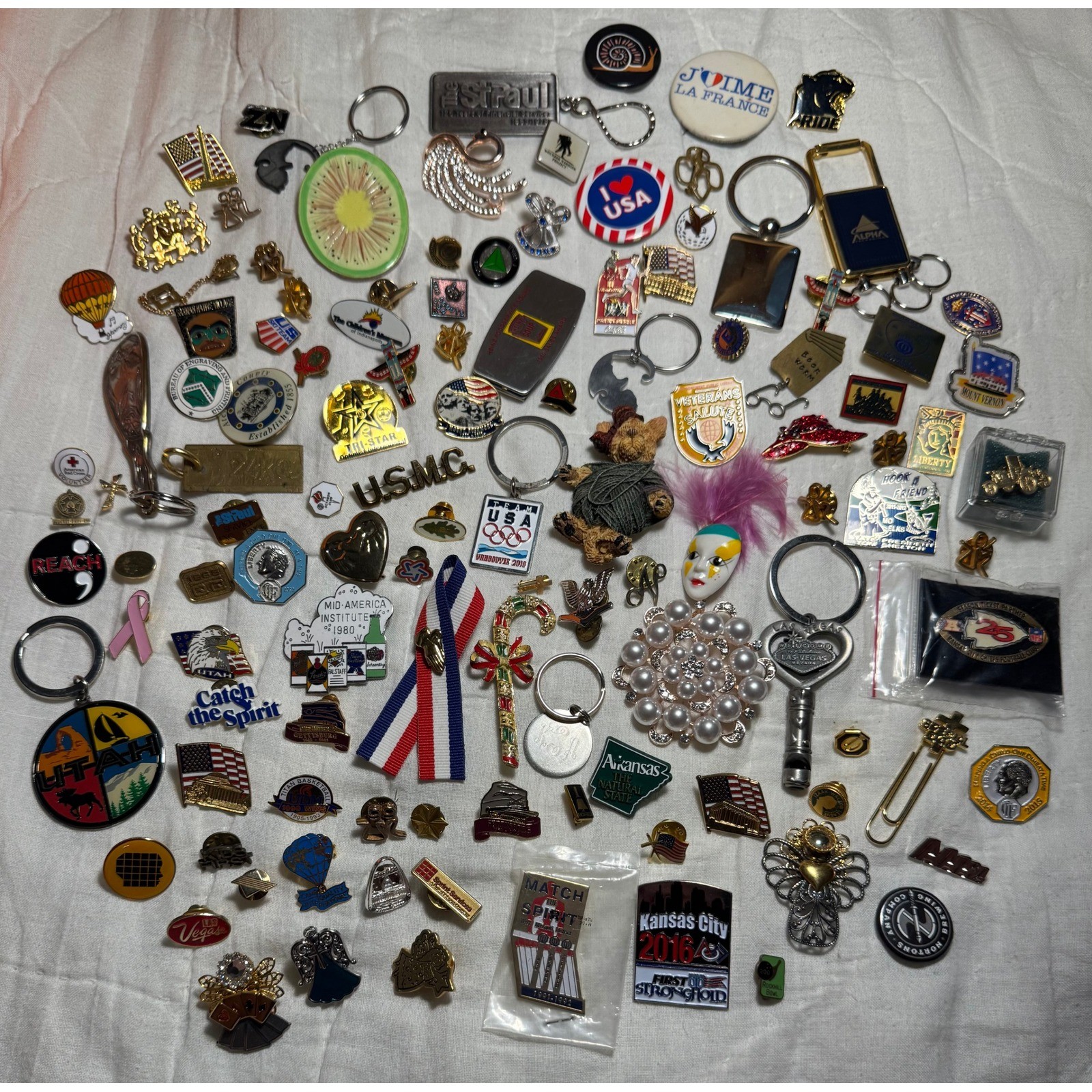 Vintage Mixed Pin Brooch Keychain Jewelry Lot +1lb USA Sports Travel Military Vintage Mixed Pin Brooch Keychain Jewelry Lot +1lb USA Sports Travel Military