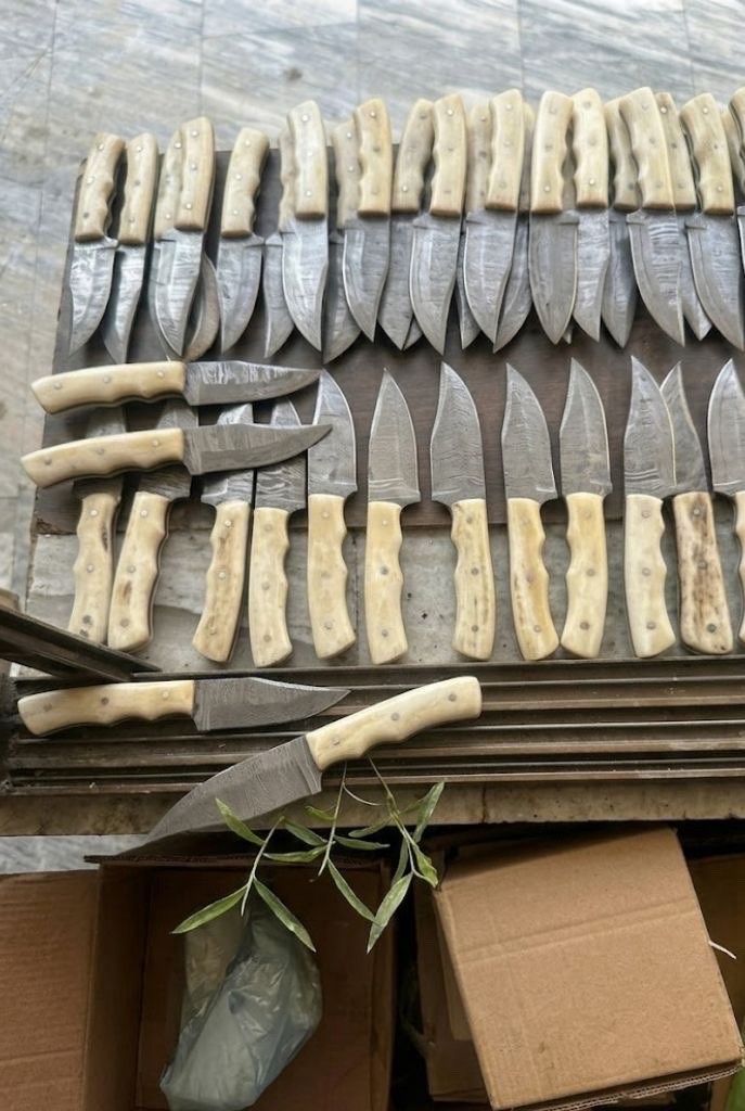 Lot of 100 pcs 8in Handmade Damascus Steel Skinner knife with sheath Bone Handle Lot of 100 pcs 8in Handmade Damascus Steel Skinner knife with sheath Bone Handle