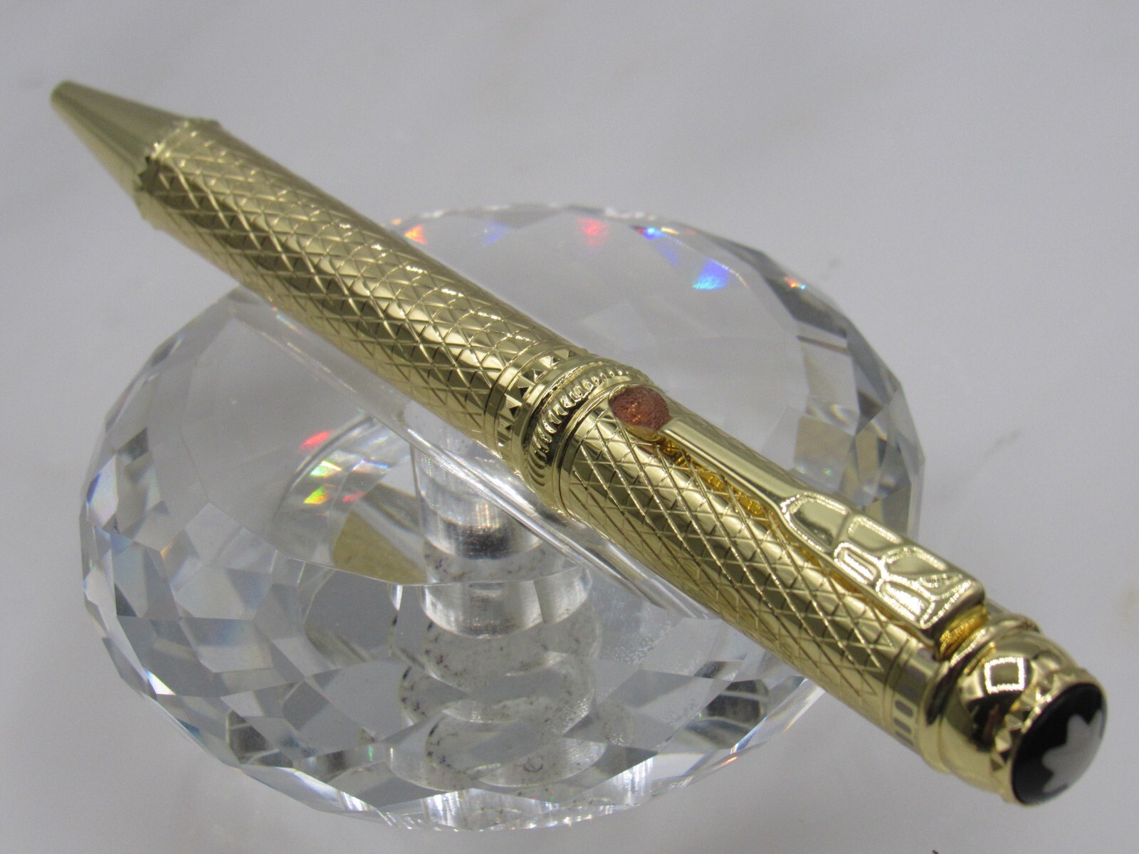 GREAT WRITERS BURGESS LUXURY SERIES ENGRAVED GOLD TWIST BALL POINT GREAT WRITERS BURGESS LUXURY SERIES ENGRAVED GOLD TWIST BALL POINT