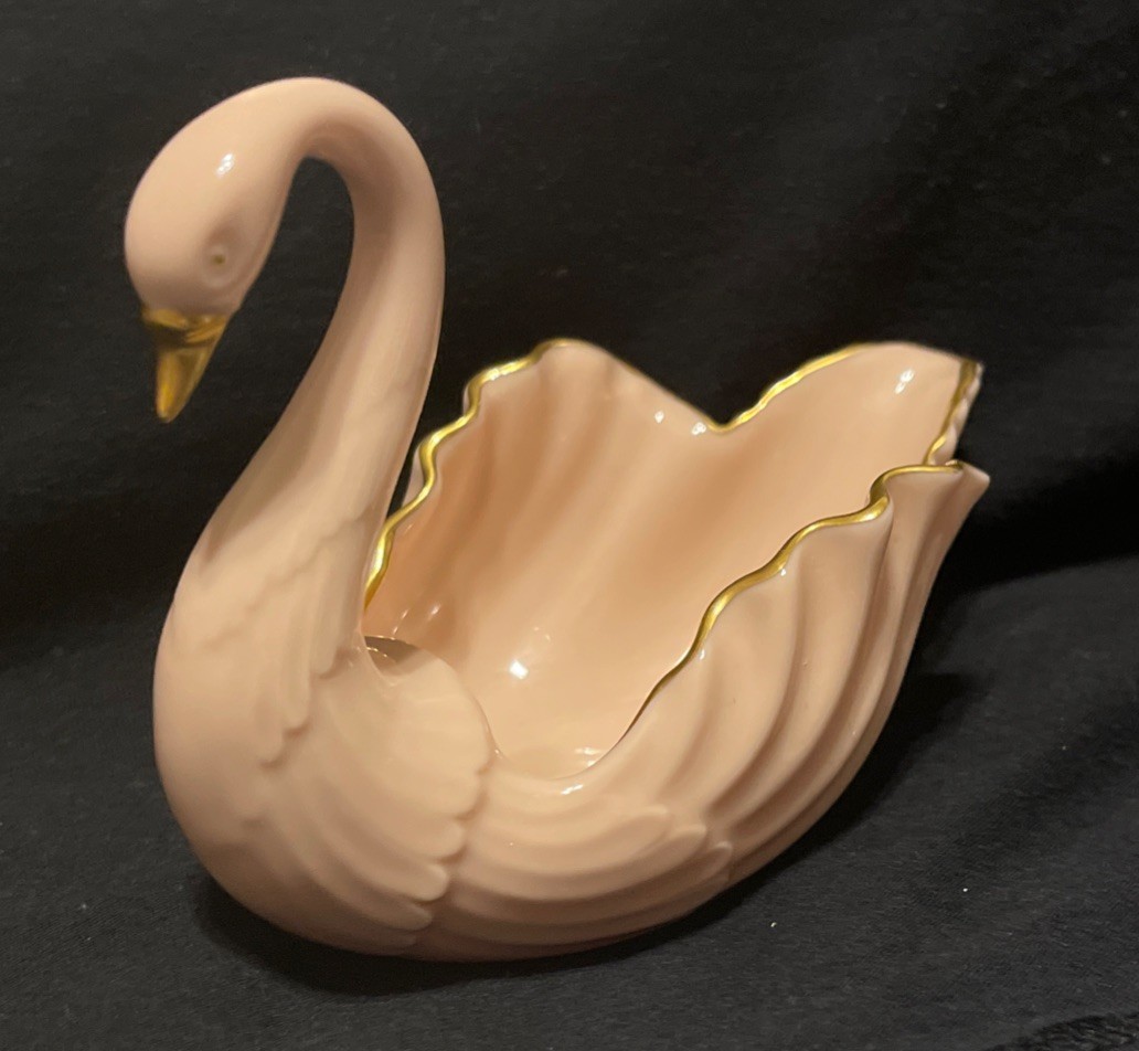 LENOX MILLENIUM PORCELAIN W/GOLD TRIM SWAN - PINK