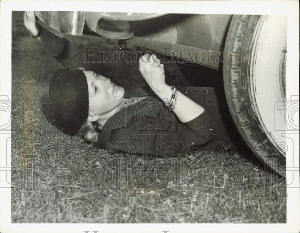 1938 Press Photo Opera soprano Helen Jepson at her Wurtsboro, New York retreat 1938 Press Photo Opera soprano Helen Jepson at her Wurtsboro, New York retreat