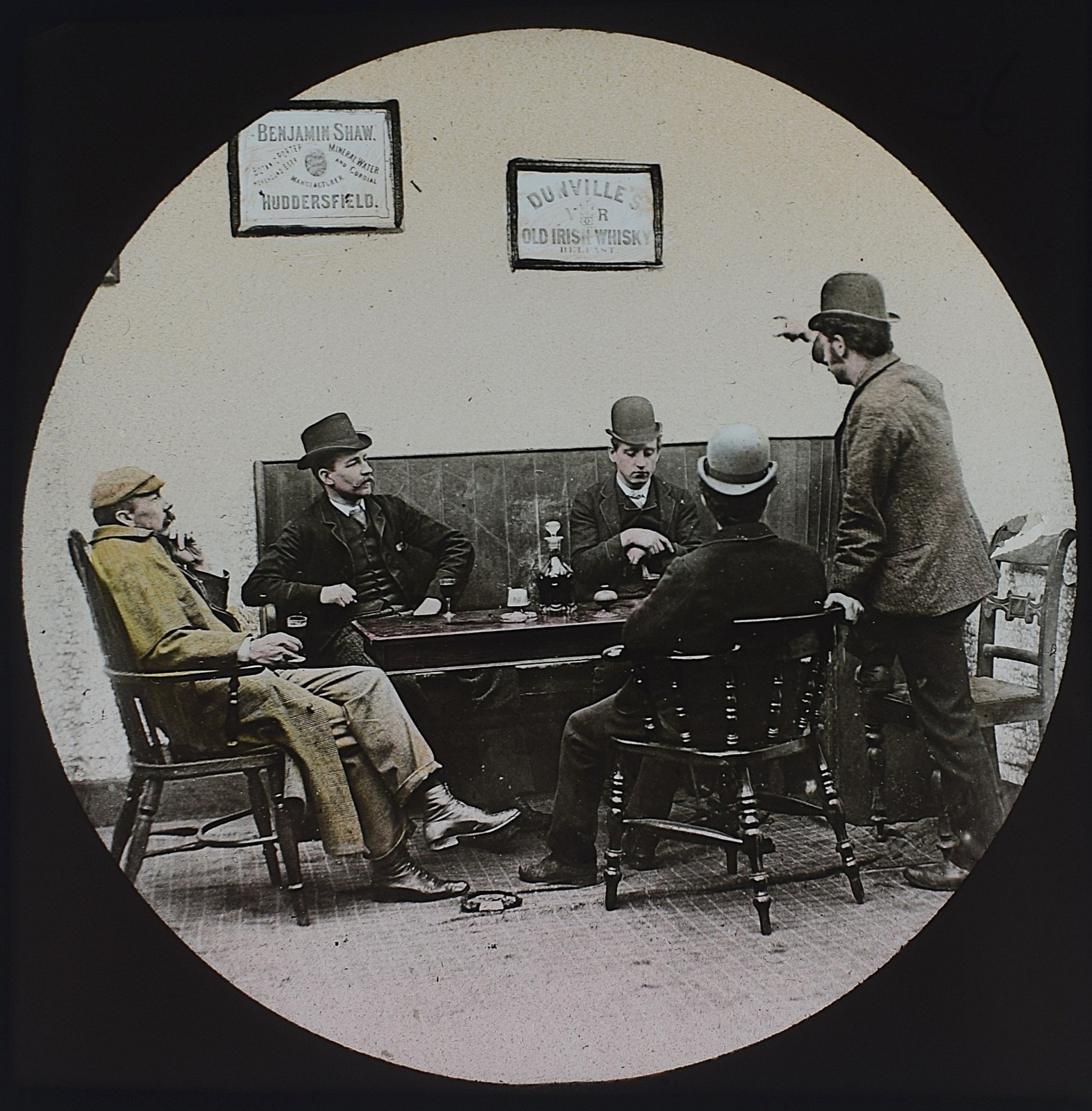 Photo VICTORIAN PUB SCENE C1890 Magic Lantern Slide BENJAMIN SHAW HUDDERSFIELD Photo VICTORIAN PUB SCENE C1890 Magic Lantern Slide BENJAMIN SHAW HUDDERSFIELD