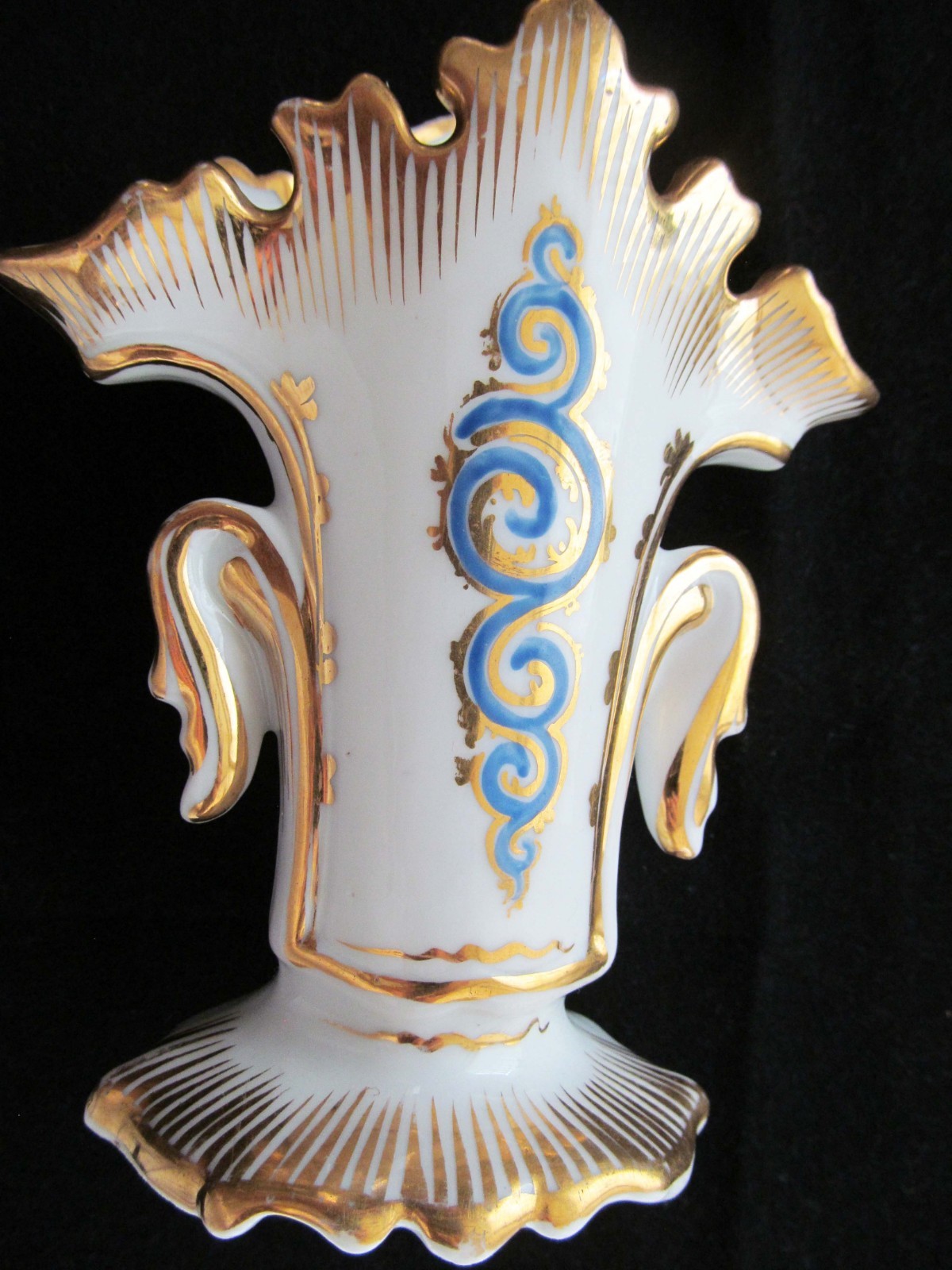 Antique Paris Porcelaine (Vieux Paris) French Wedding/Spill Vase Just 5" Tall Antique Paris Porcelaine (Vieux Paris) French Wedding/Spill Vase Just 5" Tall