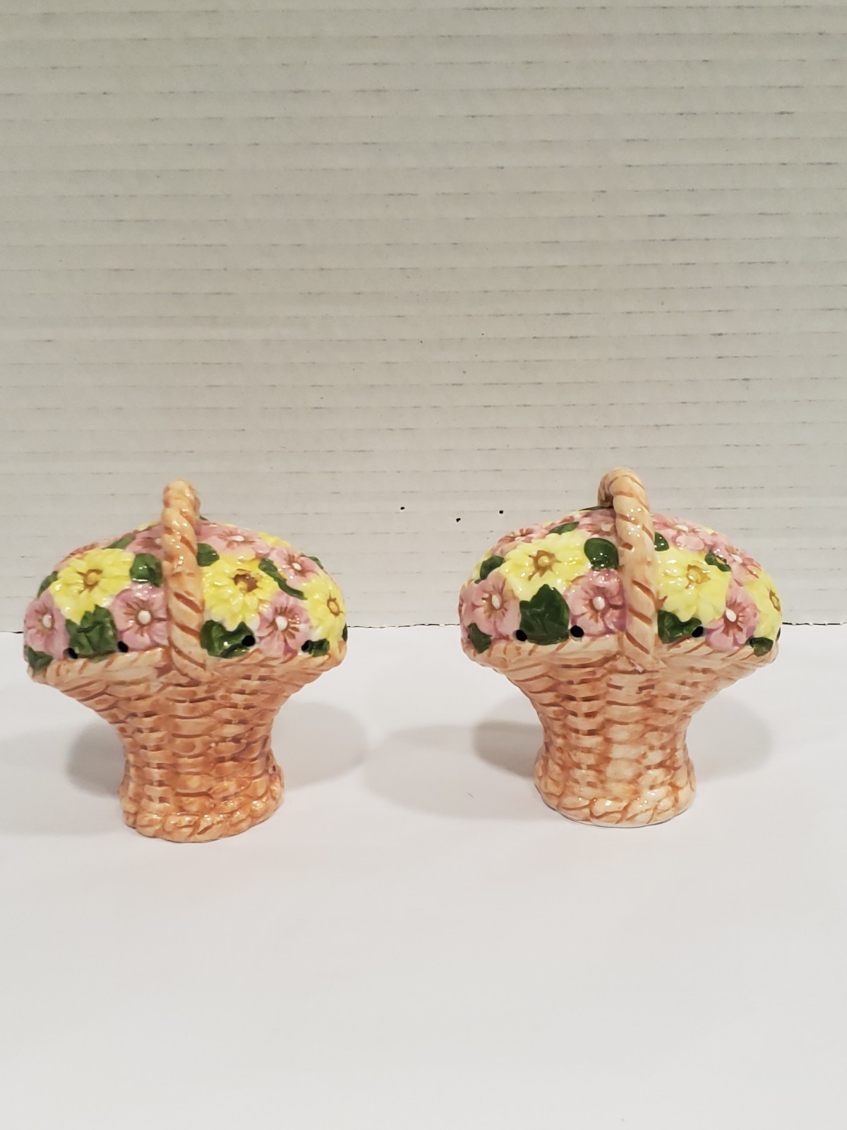 1983 Vintage Vandor Ceramic Flower Basket Salt & Pepper Shakers Made In Japan