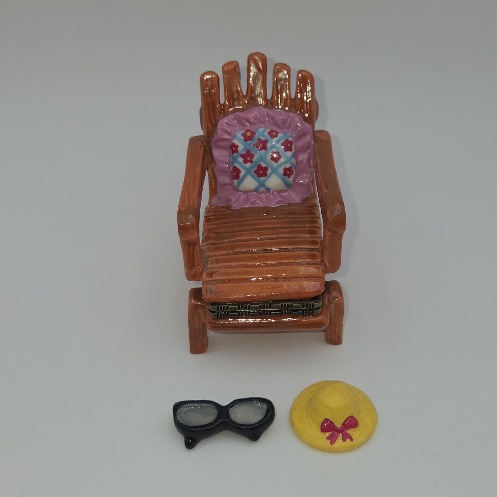 Vintage Porcelain Miniature Trinket Box Beach Lounge Chair tiny Hat & Sunglass Vintage Porcelain Miniature Trinket Box Beach Lounge Chair tiny Hat & Sunglass