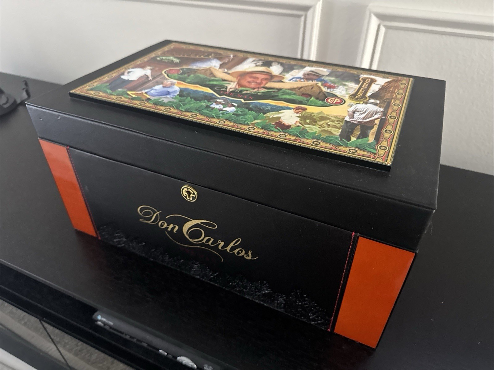 Luxury HUMIDOR Don Carlos “The Man” Arturo Fuente Limited Edition 59/1000 USED Luxury HUMIDOR Don Carlos “The Man” Arturo Fuente Limited Edition 59/1000 USED