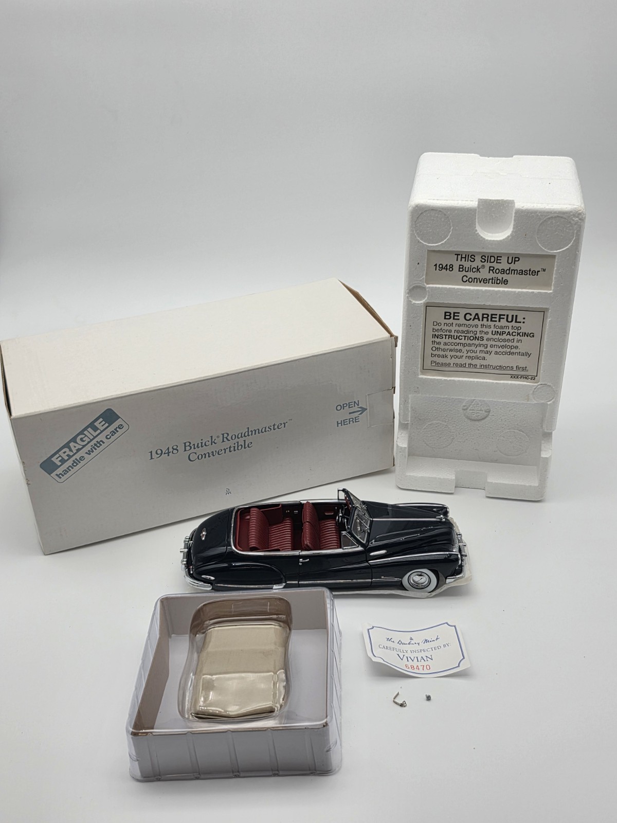Danbury Mint 1948 Buick Roadmaster Convertible 1:24 Diecast Dark Blue w/ Top Danbury Mint 1948 Buick Roadmaster Convertible 1:24 Diecast Dark Blue w/ Top